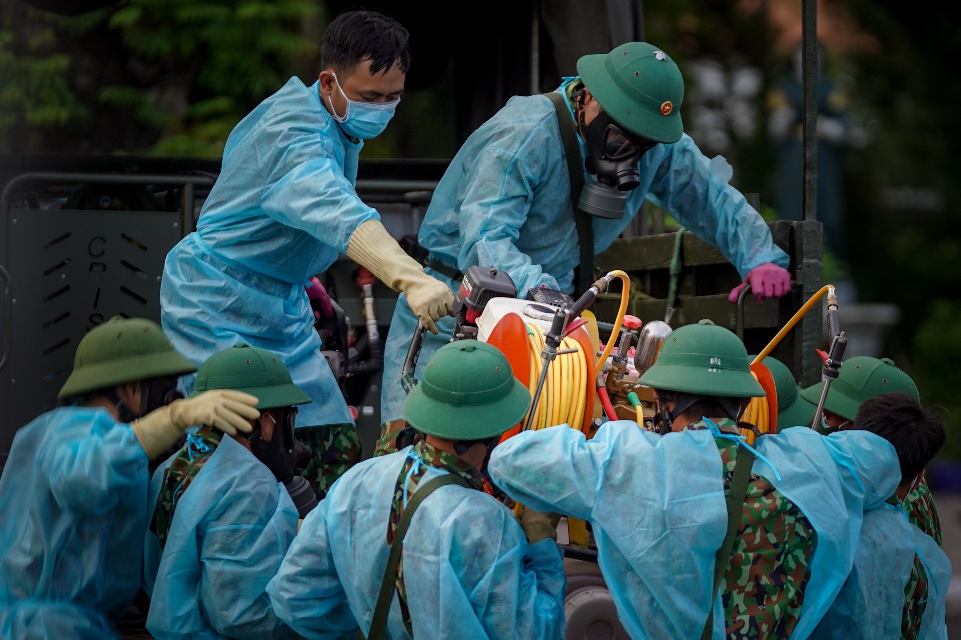 Quan doi huy dong hon 1.300 xe van chuyen vaccine hinh anh