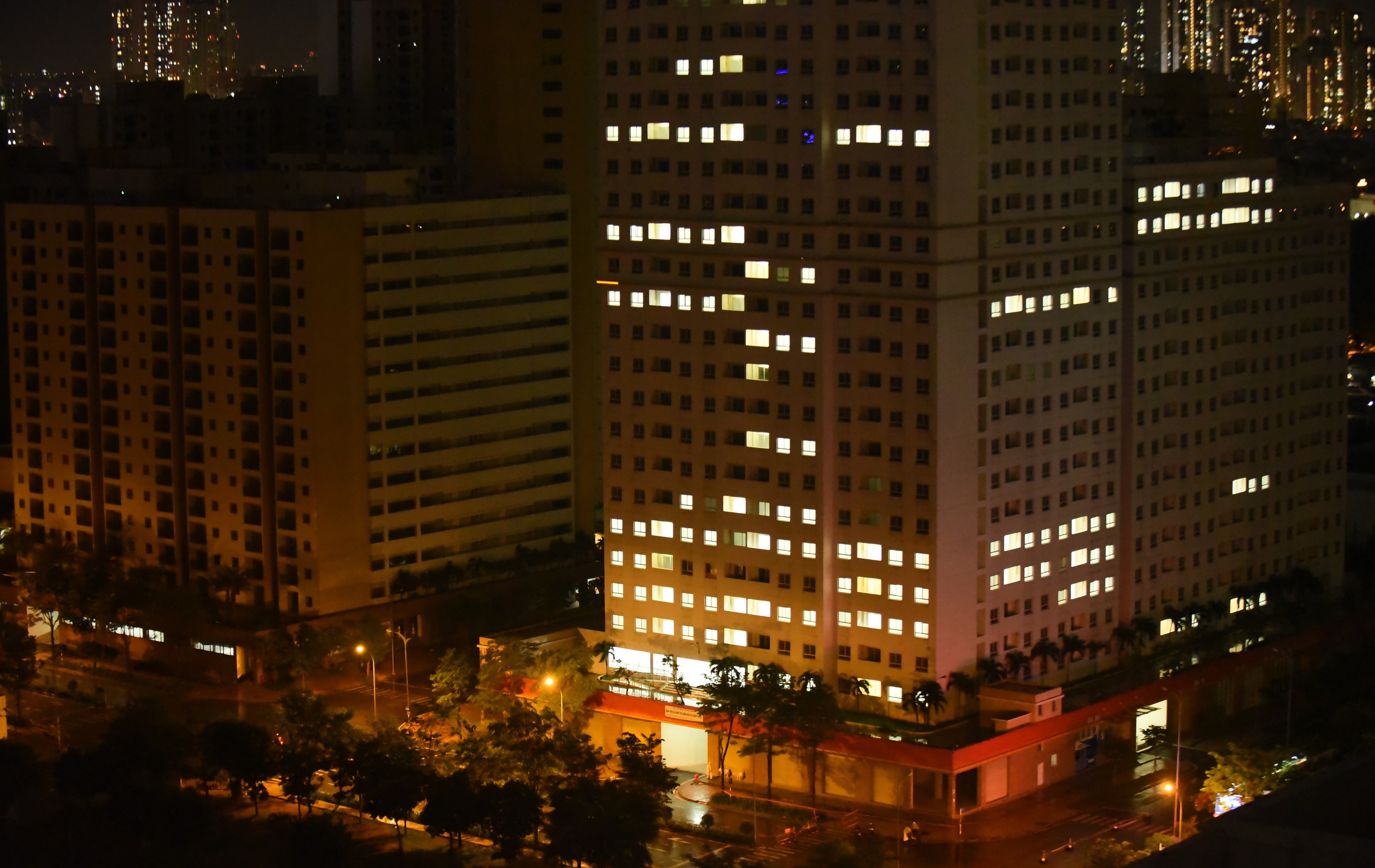 TP.HCM 10 ngay gian cach xa hoi anh 2