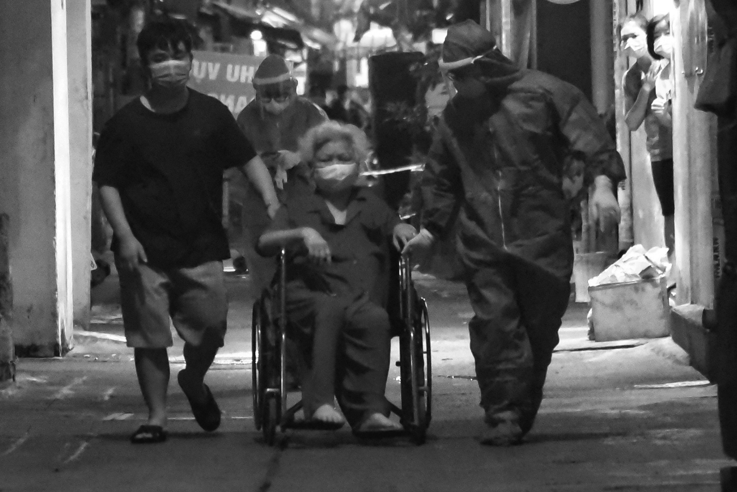 200 m dai vo tan va lan cuoi nhin thay me hinh anh