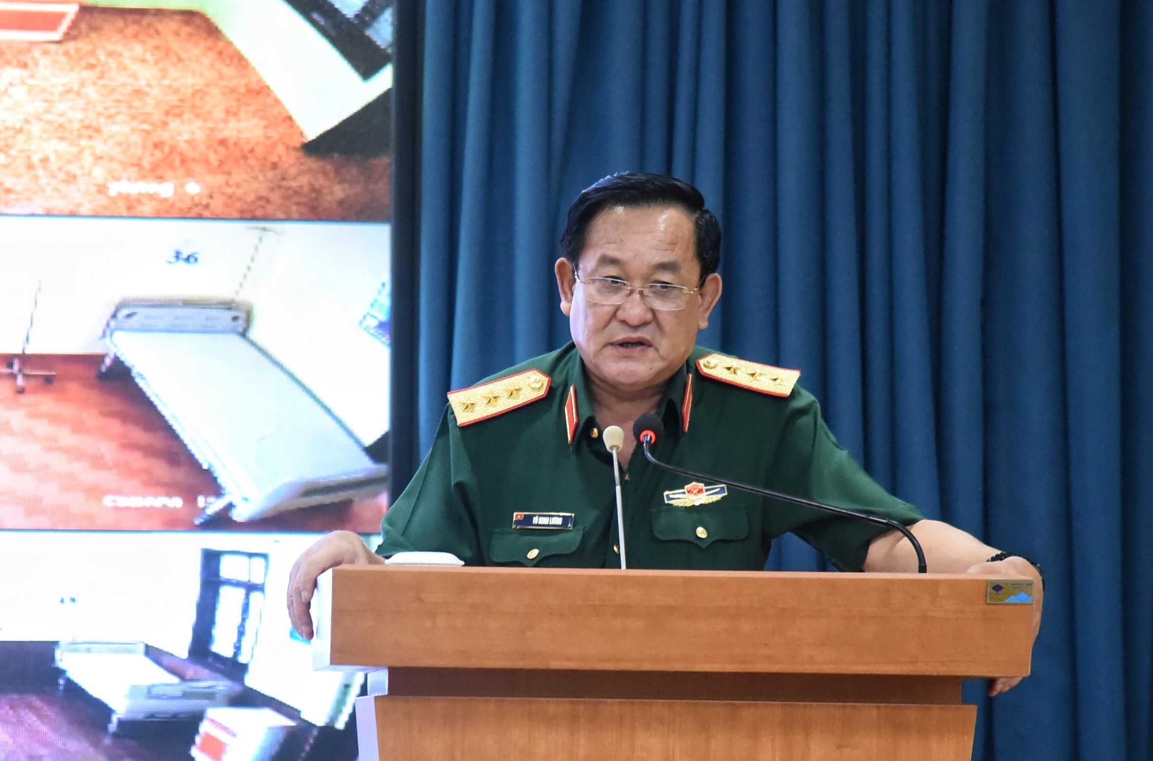 Pho thu tuong tham benh vien Covid-19 anh 1