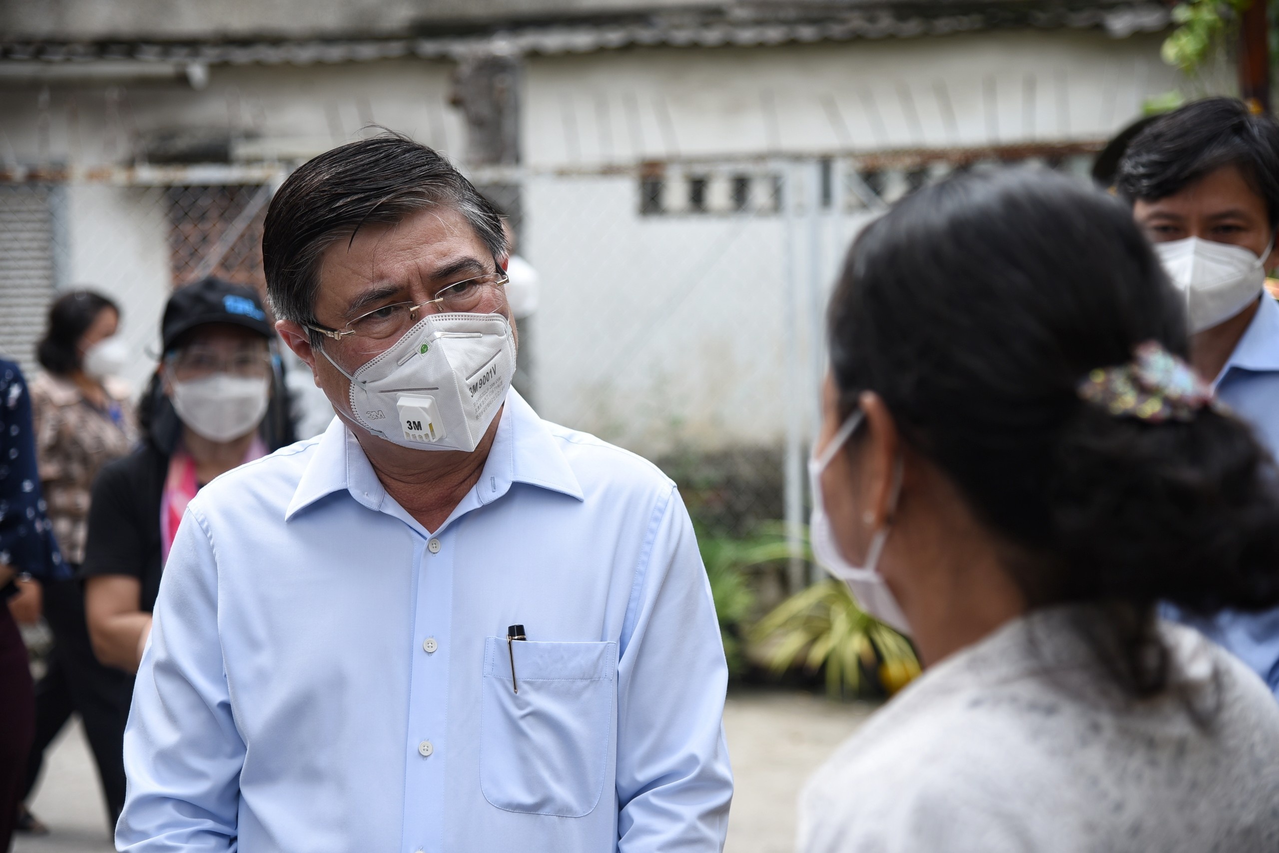 Tham 'vung xanh', Chu tich TP.HCM dan ba con gian cach, giu suc khoe hinh anh