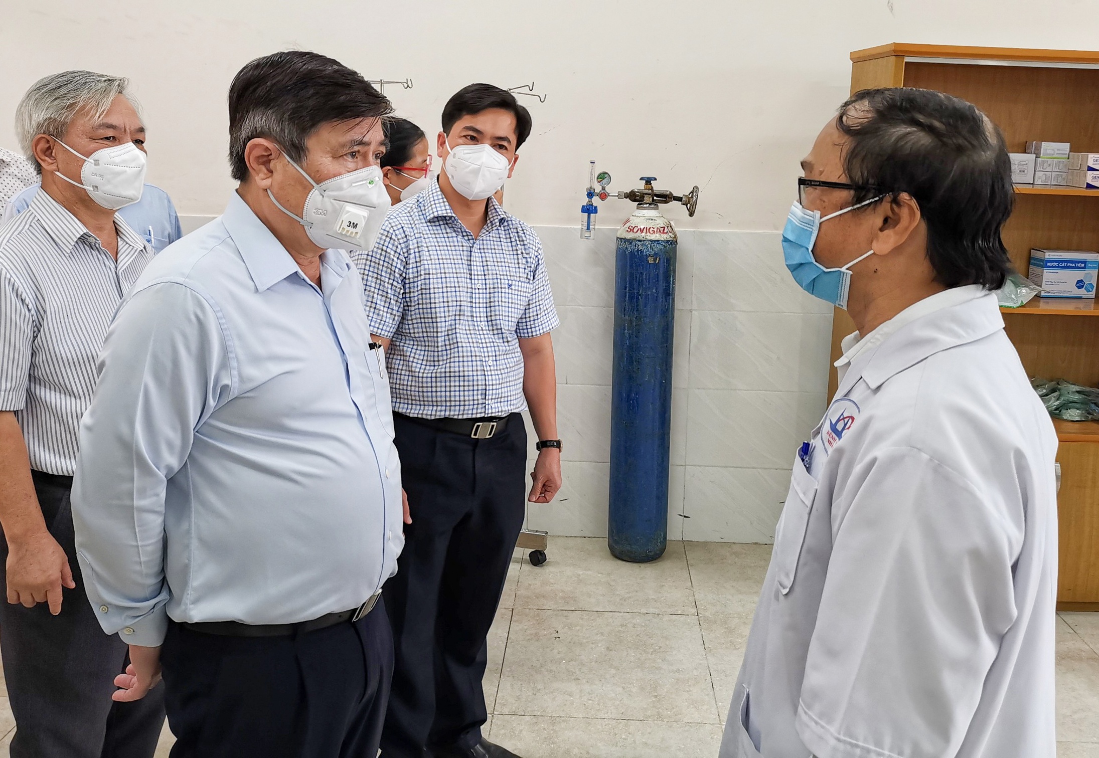 Chu tich Nguyen Thanh Phong tai Nha Be anh 3