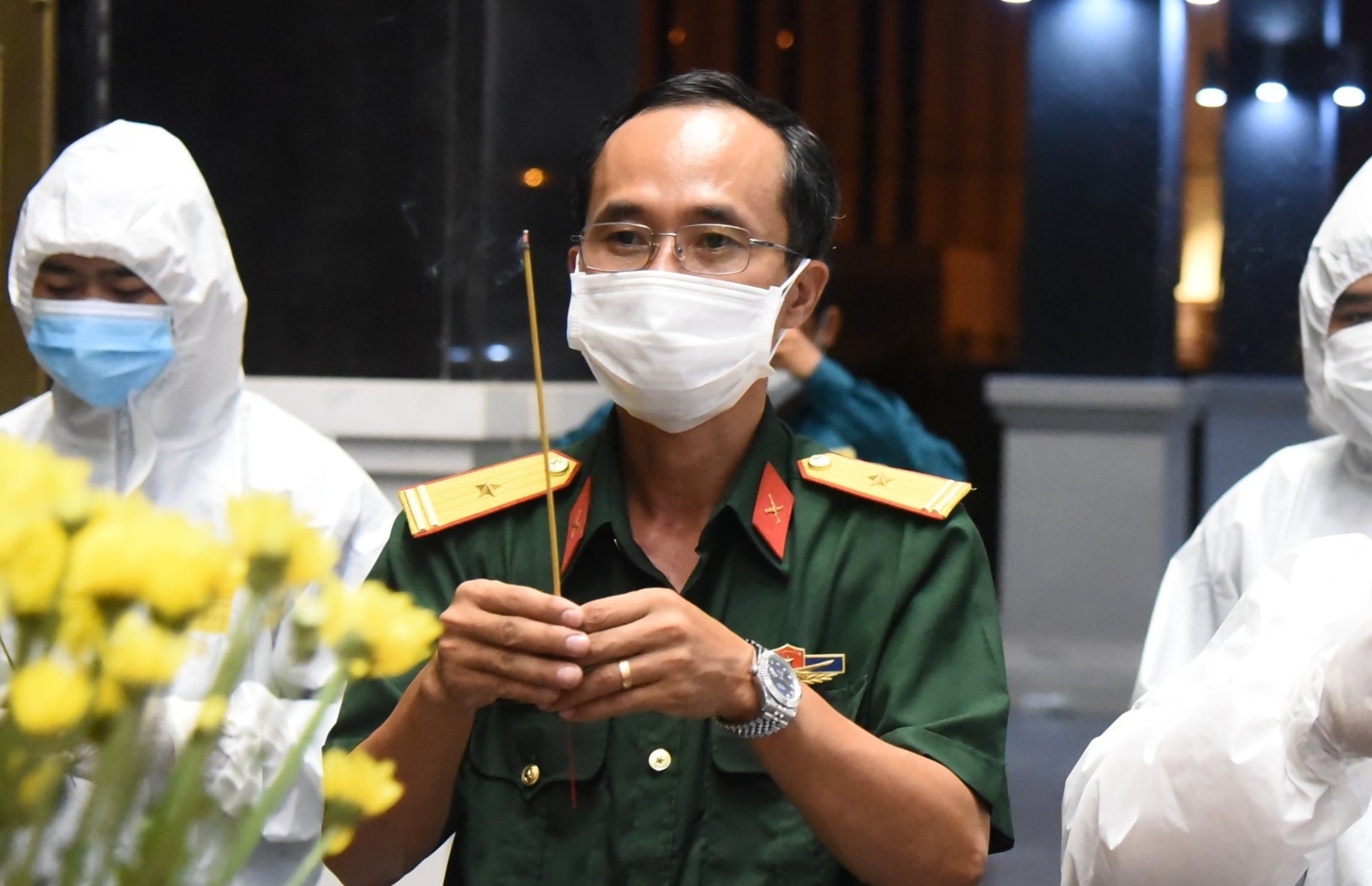 Quan doi ho tro kham liem thi the benh nhan Covid-19 o TP.HCM hinh anh