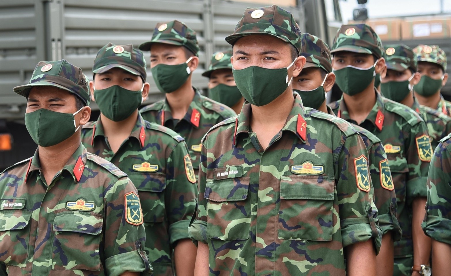 1.000 quan nhan tu Ha Noi vao TP.HCM bang may bay hinh anh