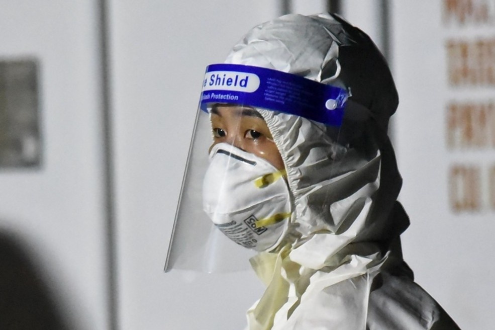 Nhung cuoc gap khong mong doi noi 'tien tuyen' Covid-19 hinh anh