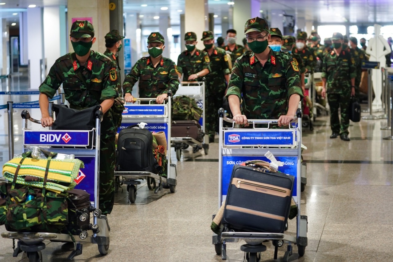 quan doi siet chat gian cach TP.HCM anh 4