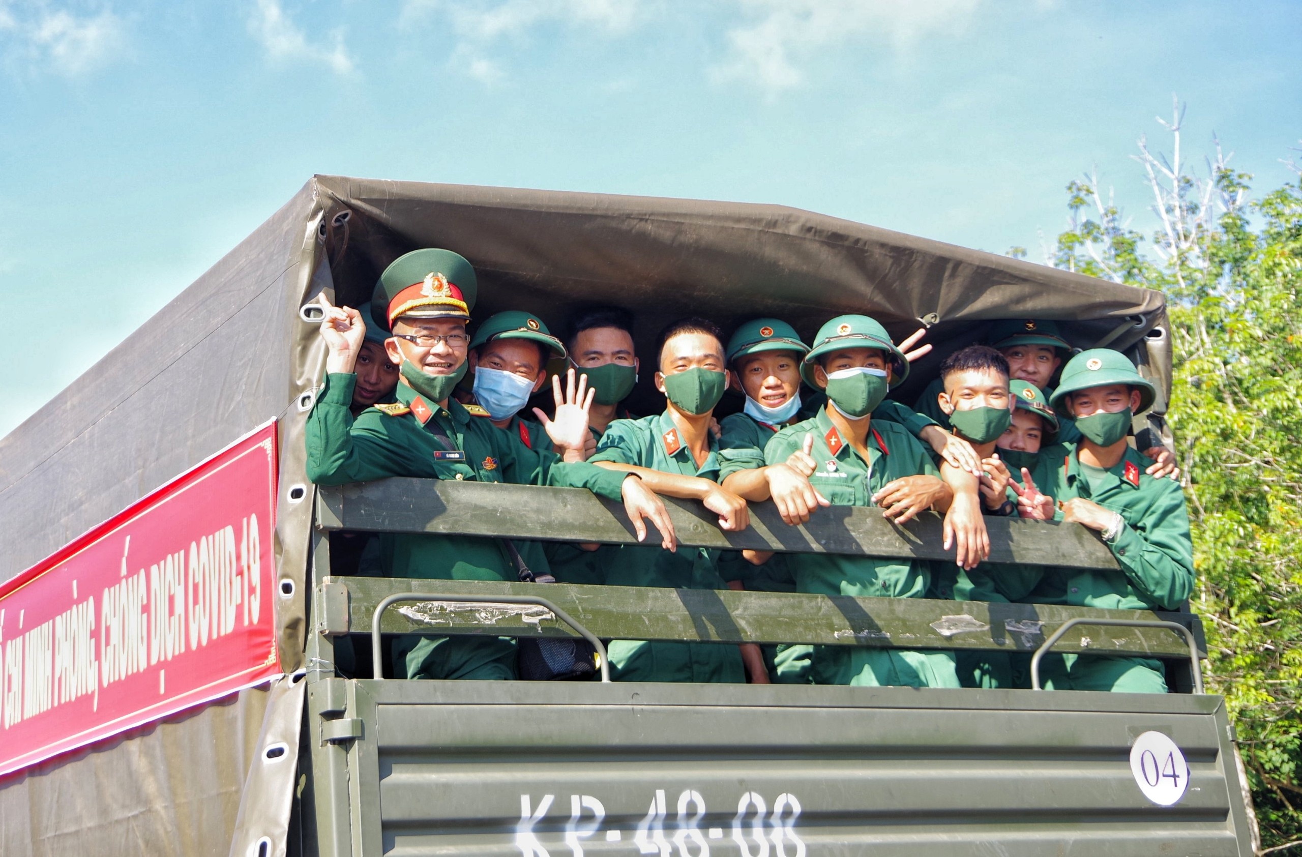 TP..HCM siet chat gian cach anh 6