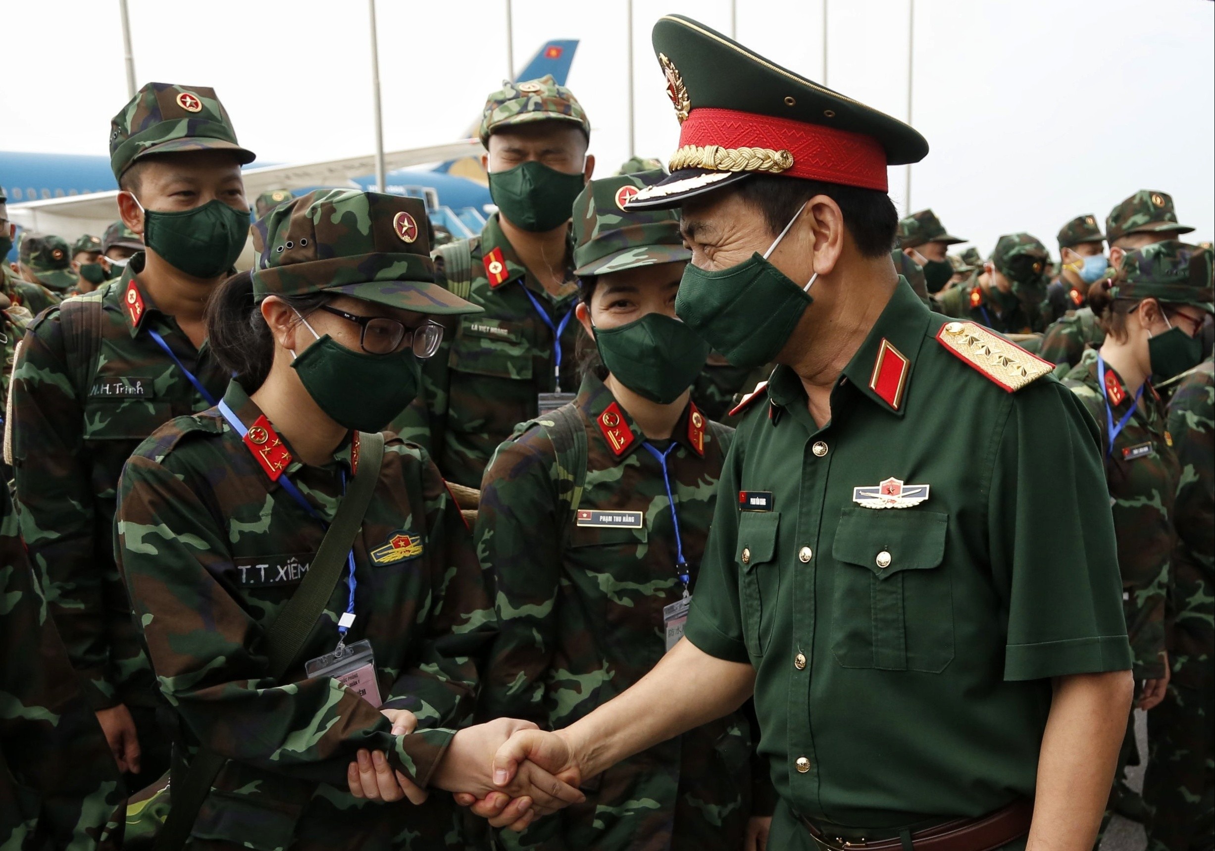 Pho thu tuong va Bo truong Quoc phong vao TP.HCM hinh anh