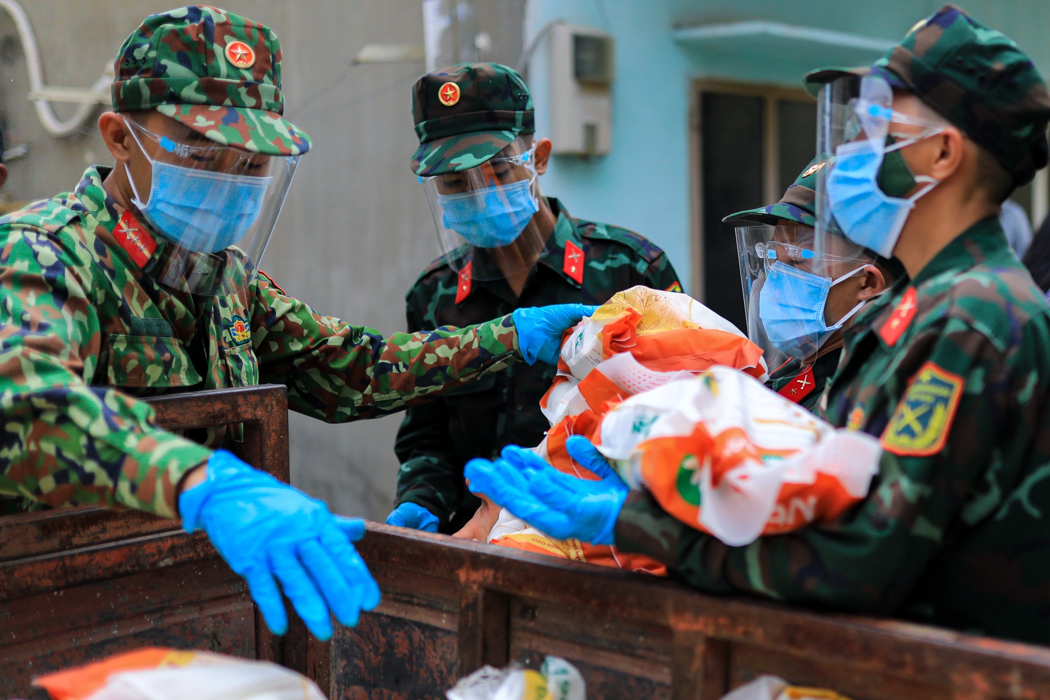 Tuong Vo Minh Luong: Quan doi tang cuong them nguon luc cho TP.HCM hinh anh