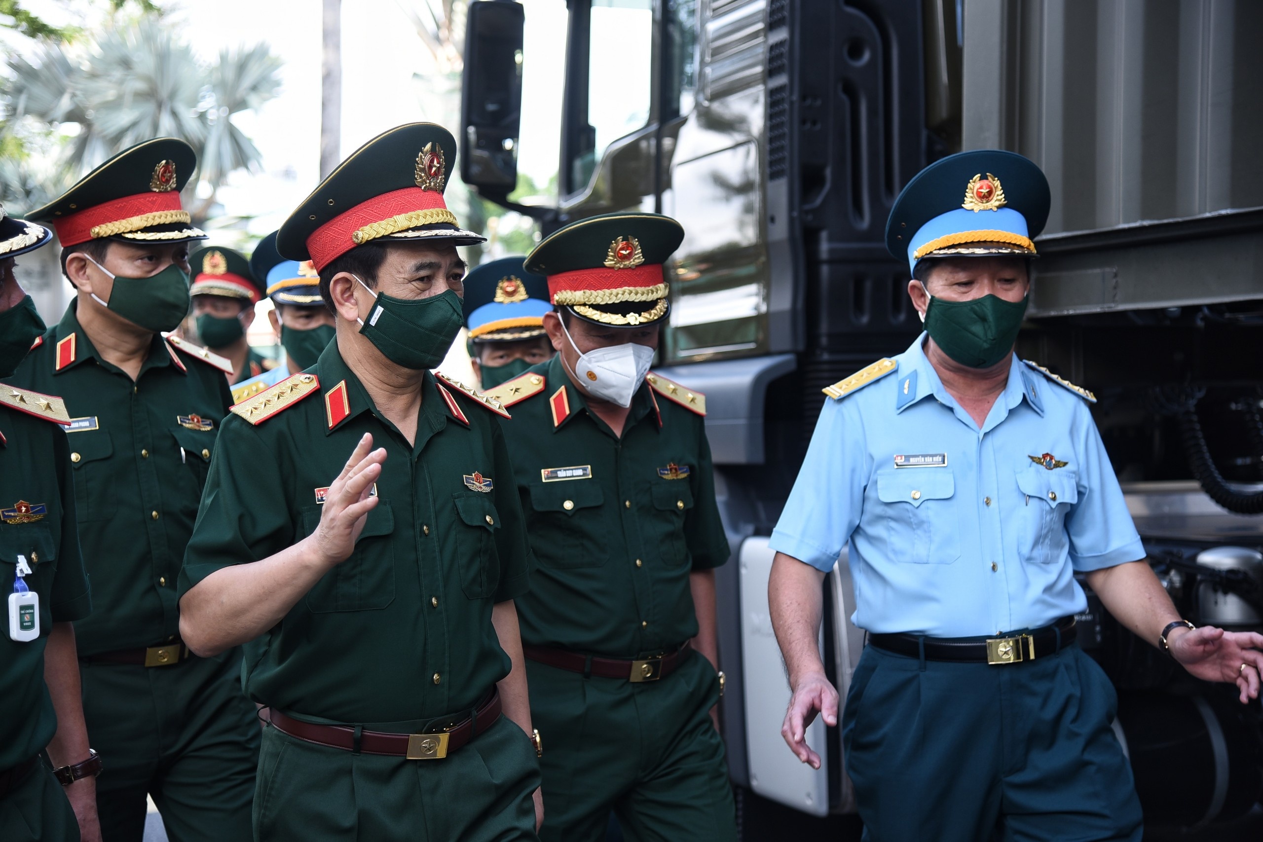 quan doi san xuat oxy y te anh 2