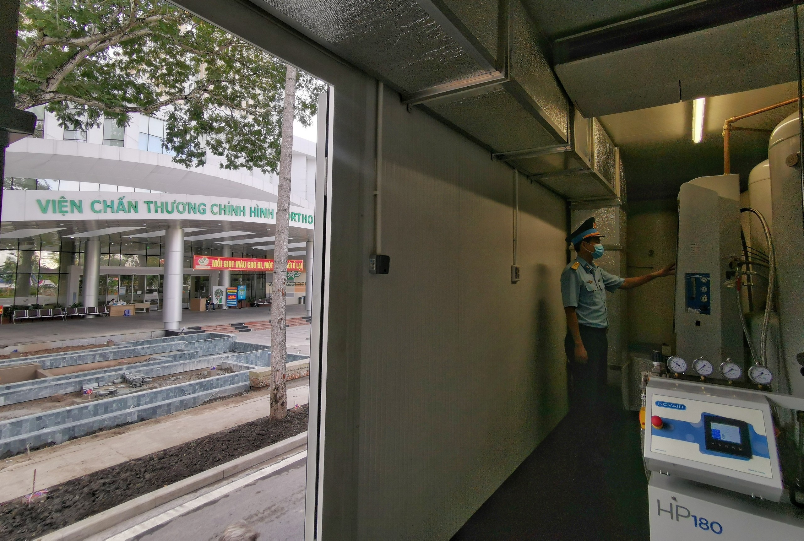 quan doi san xuat oxy y te anh 5