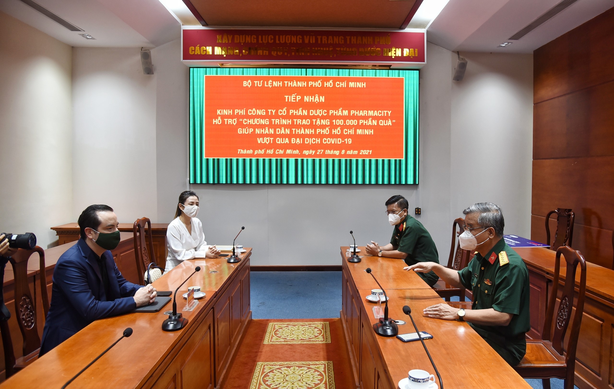 Bo tu lenh TP.HCM ho tro nguoi dan anh 2