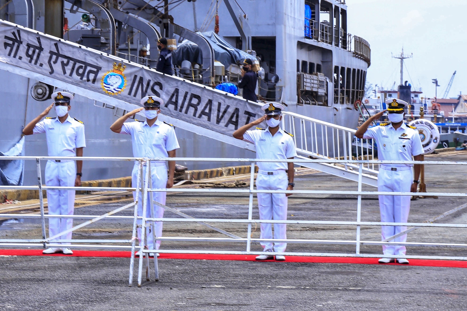 Tau chien An Do van chuyen 100 tan oxy den TP.HCM hinh anh