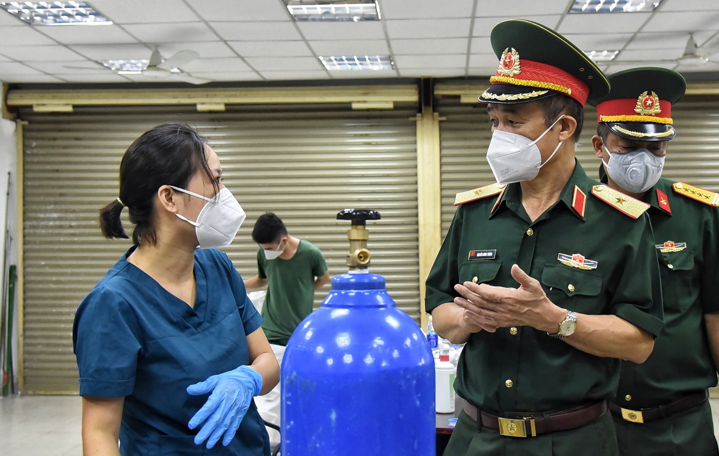 Luc luong quan y nhan tram cuoc goi ho tro F0 moi ngay o TP.HCM hinh anh