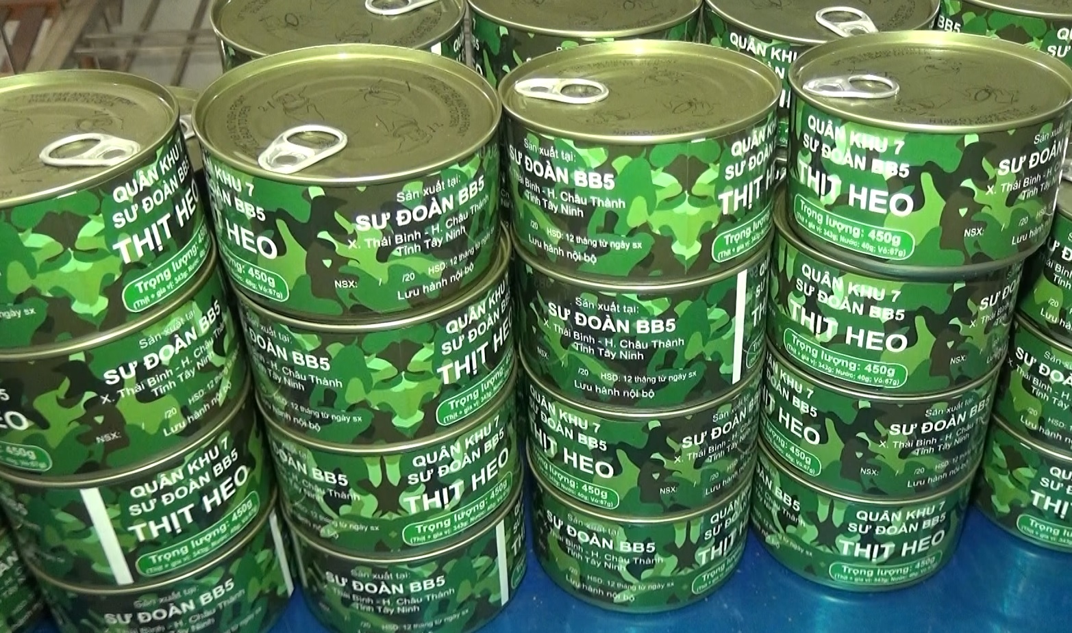 may bay quan su cho hang vao TP.HCM anh 6