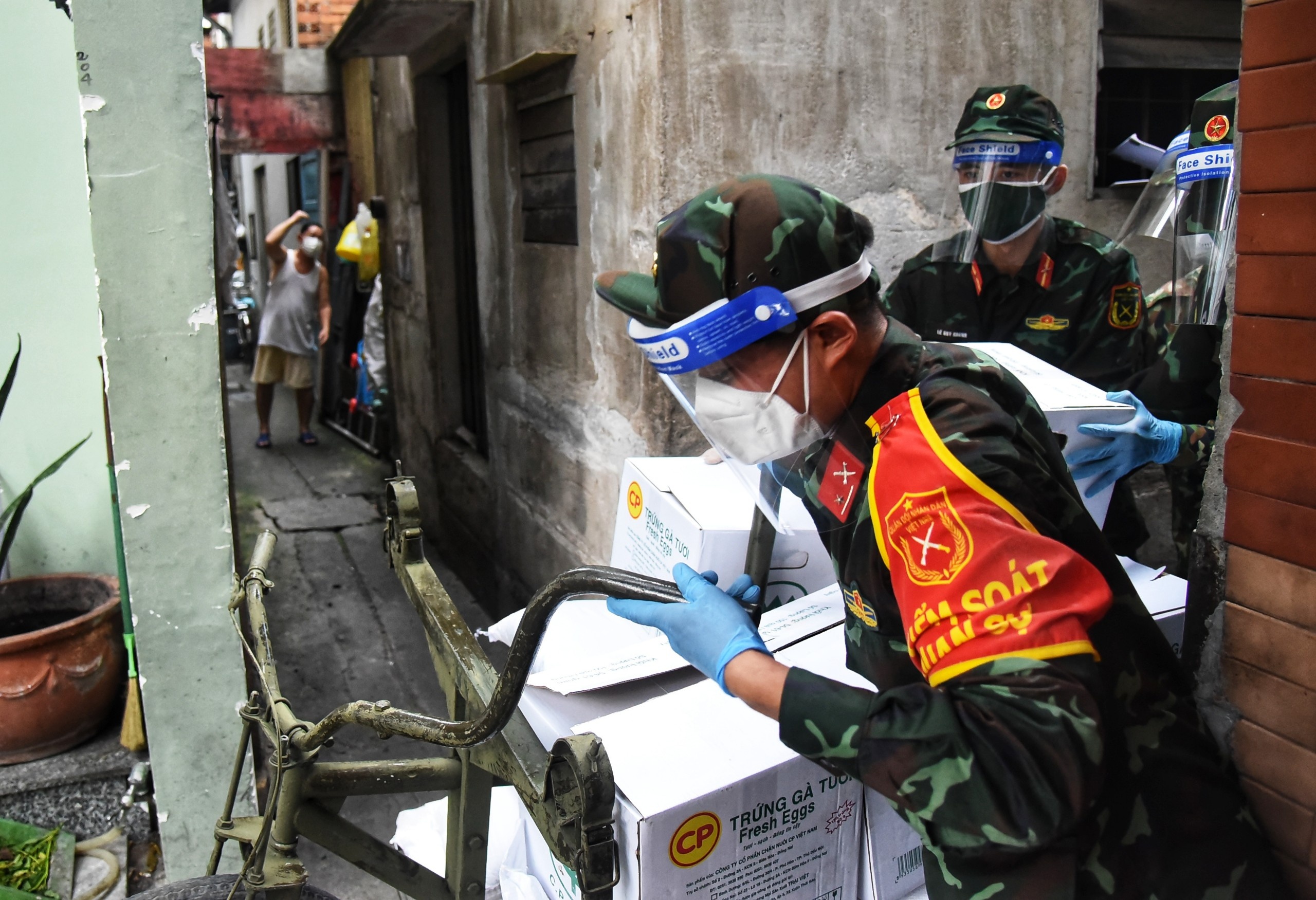 may bay quan su cho hang vao TP.HCM anh 3