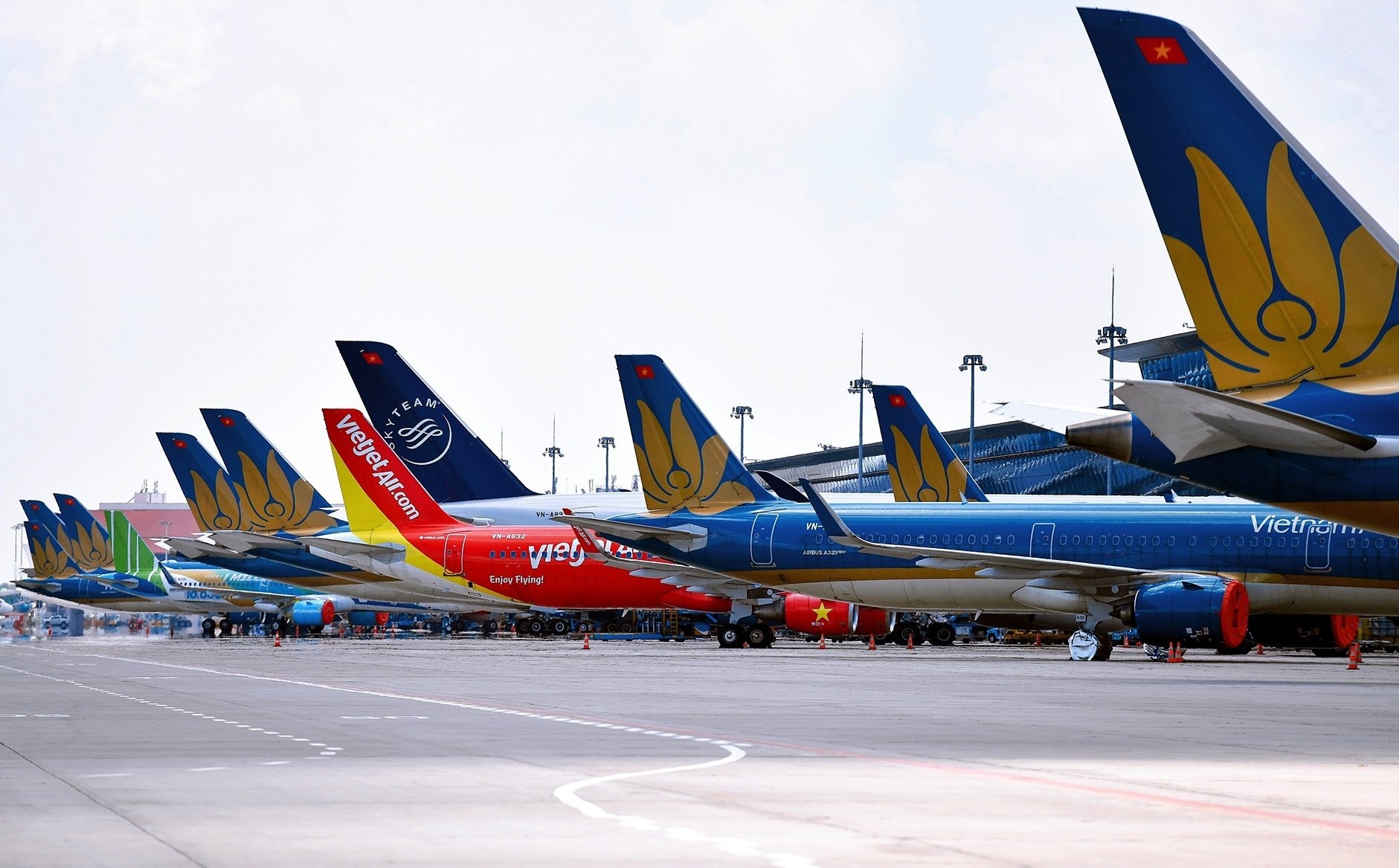 Tu 1/10, nguoi da tiem vaccine khong can xet nghiem khi di may bay hinh anh