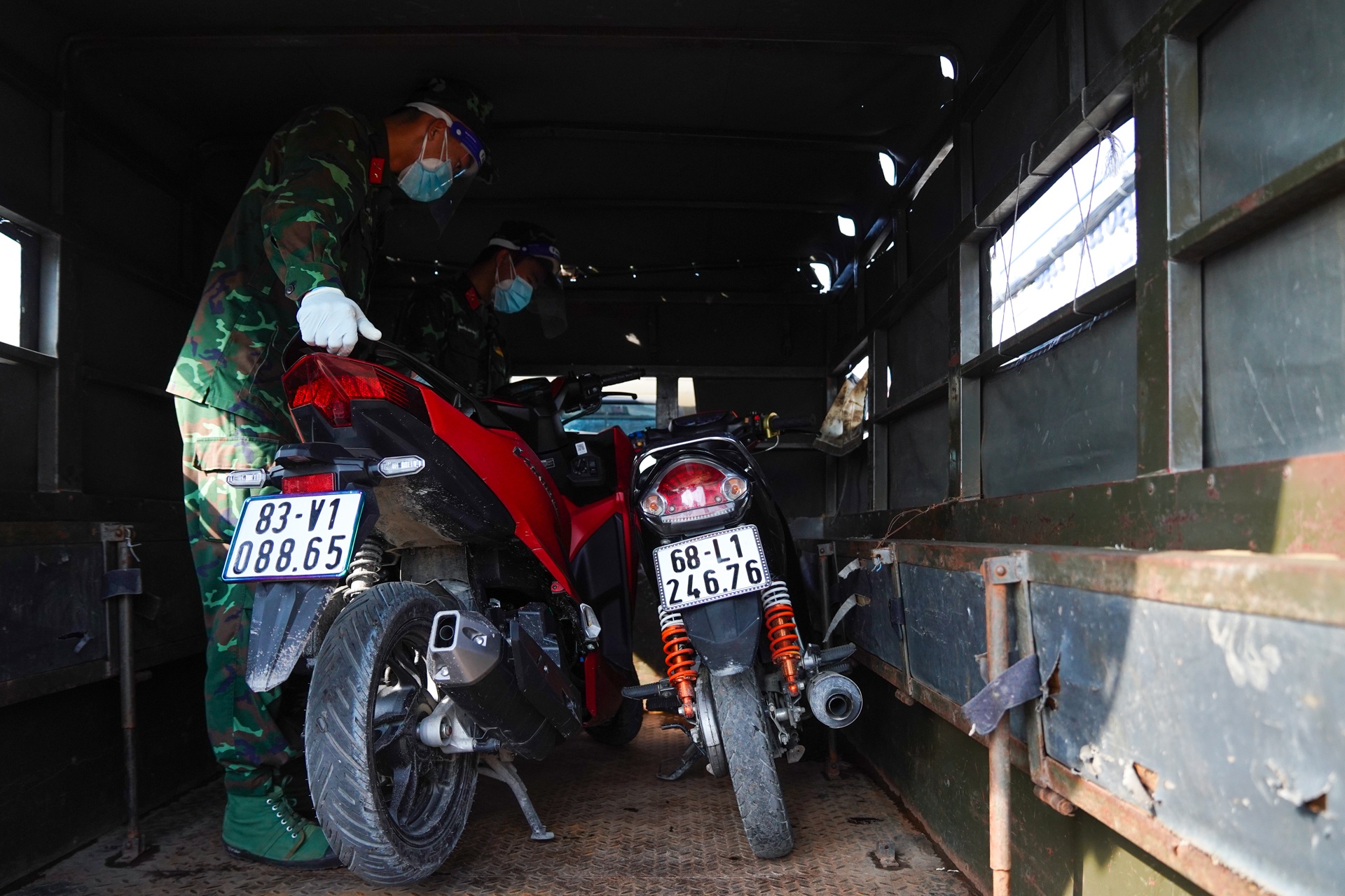 dua nguoi dan ve que mien Tay anh 8