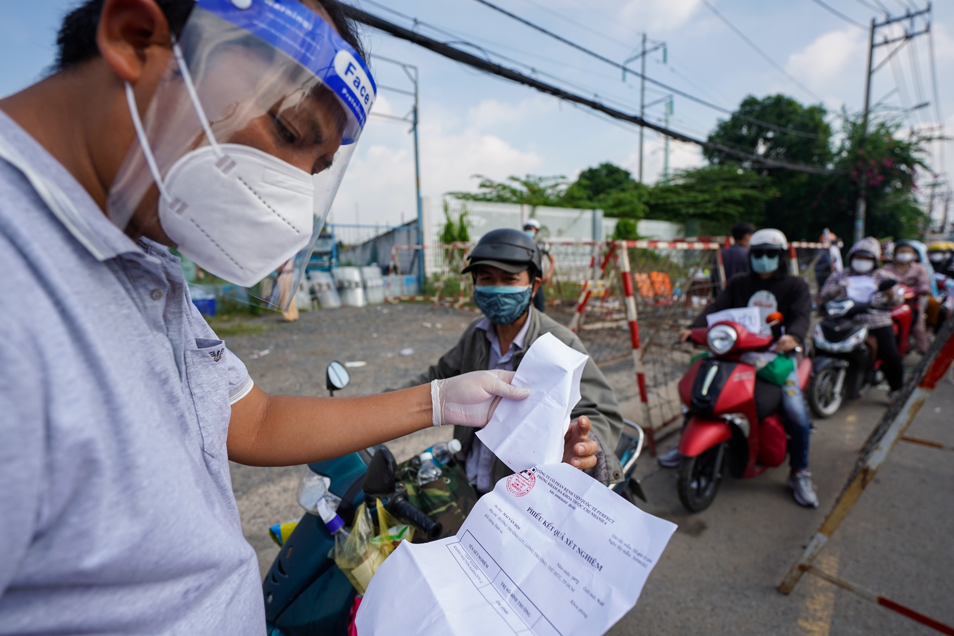 Chot phuong an di lai giua TP.HCM va 4 tinh lan can anh 1