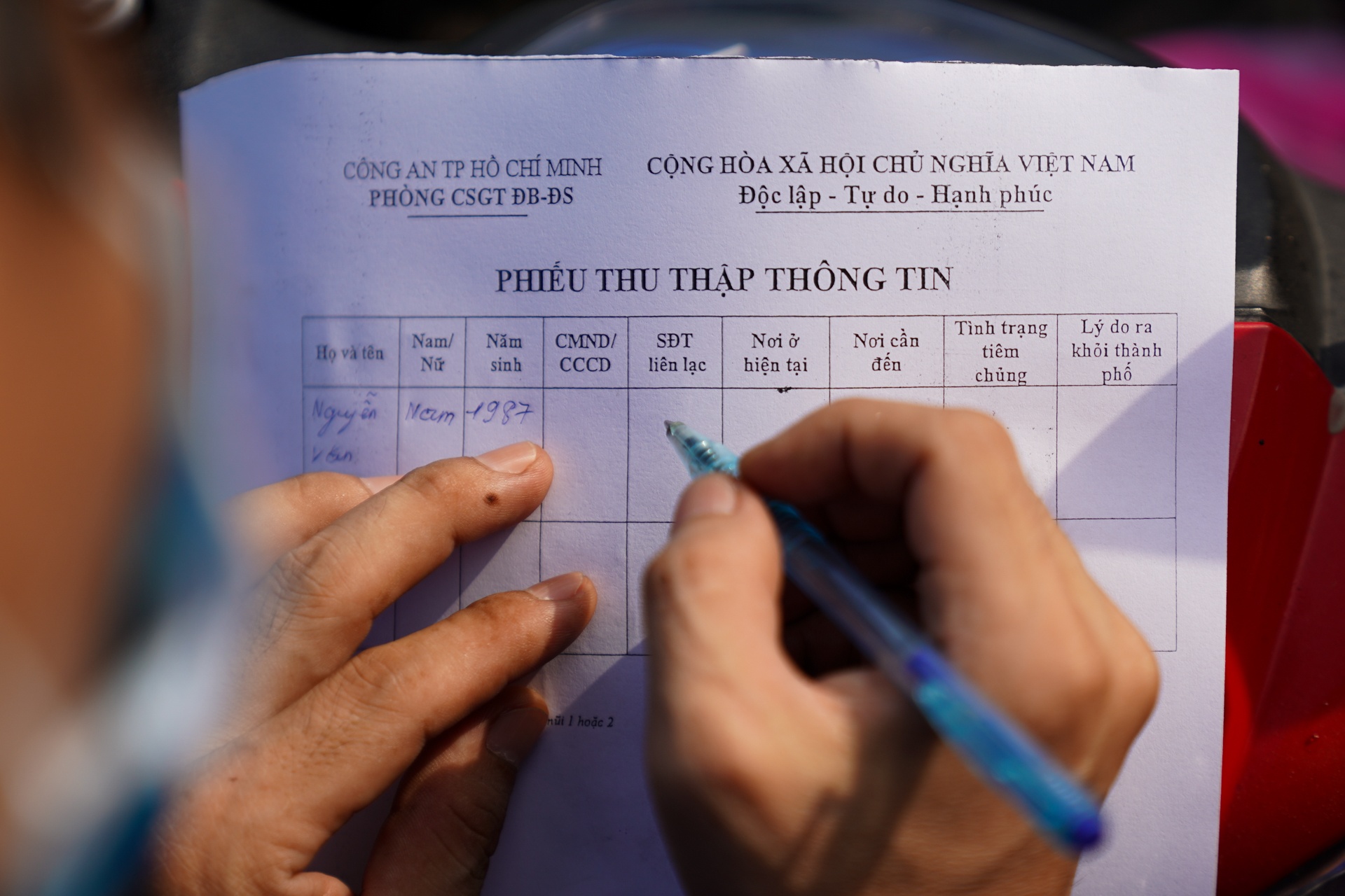 dua nguoi dan ve que mien Tay anh 3