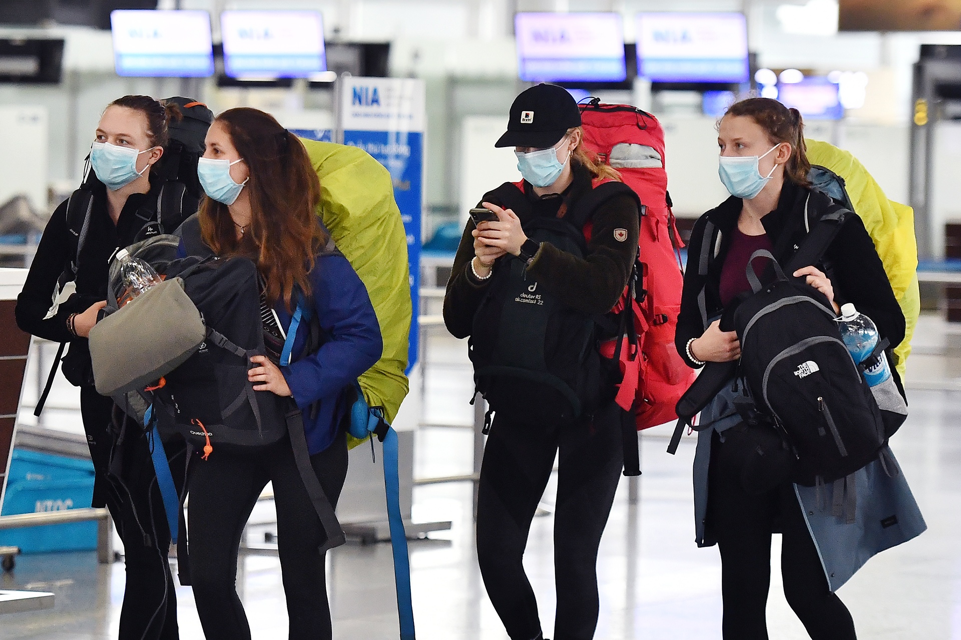 Chuyen gia: 'Khoi phuc cac duong bay thuong le quoc te la can thiet' hinh anh