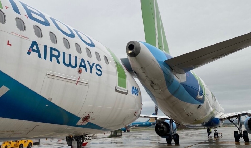 Hai may bay cua Bamboo Airways va cham tai san bay Noi Bai hinh anh