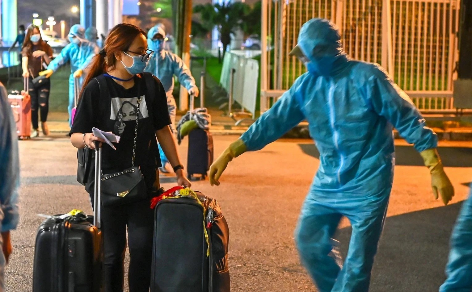 Kien nghi khan cap dung duong bay tu 10 nuoc chau Phi hinh anh