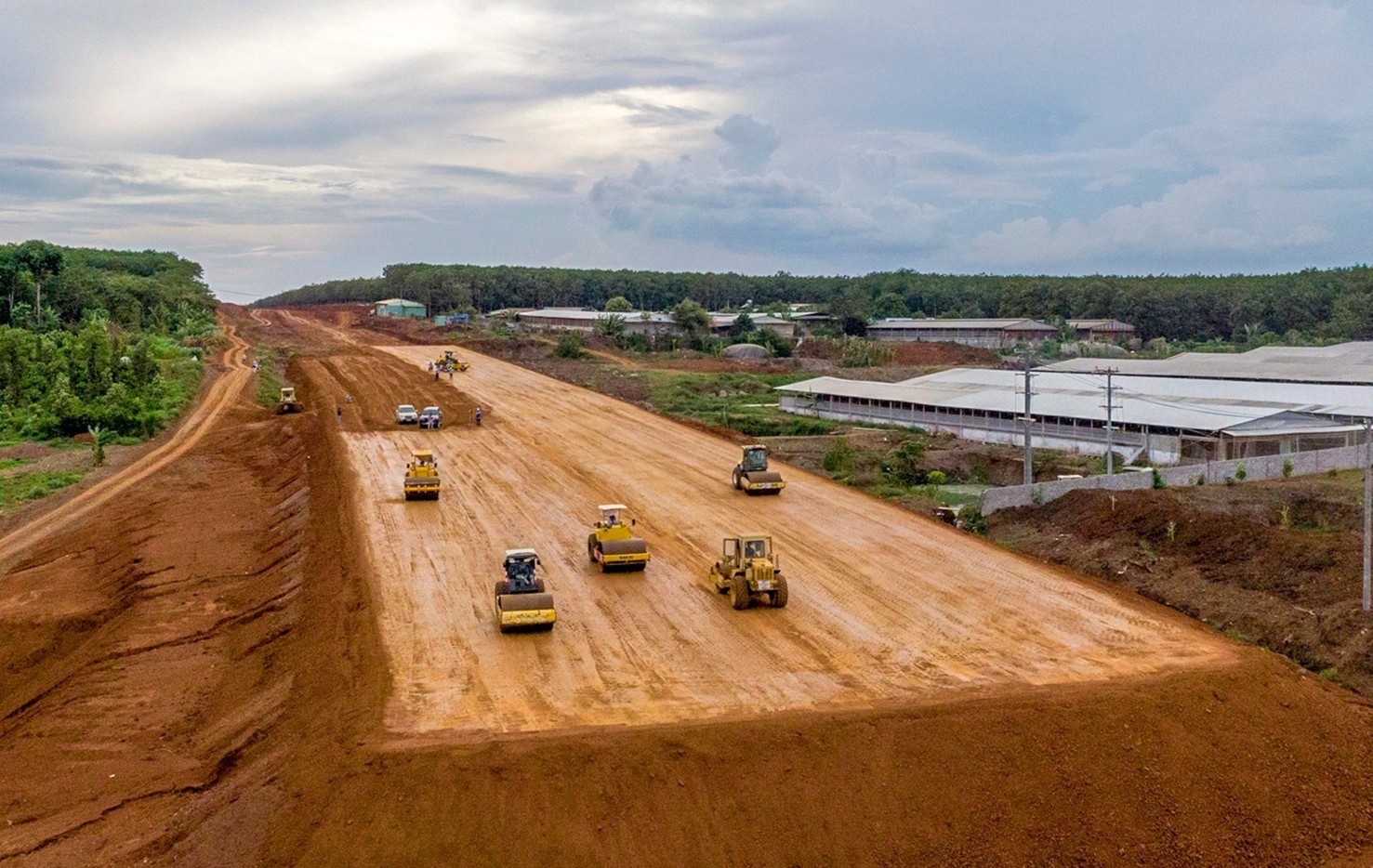 Thach thuc khi dau tu cao toc Bac - Nam bang tien ngan sach hinh anh
