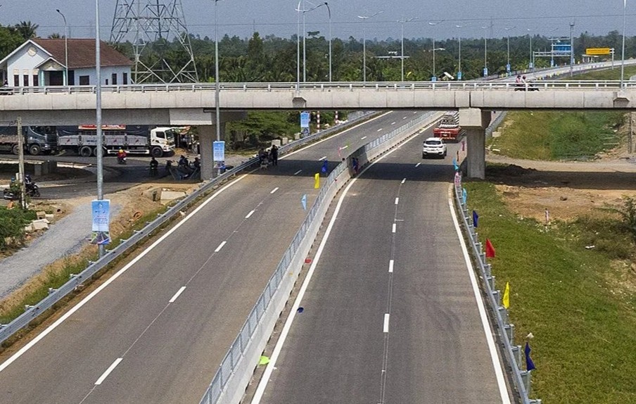 Tai xe lo ngai vi cao toc Trung Luong - My Thuan thieu lan khan cap hinh anh