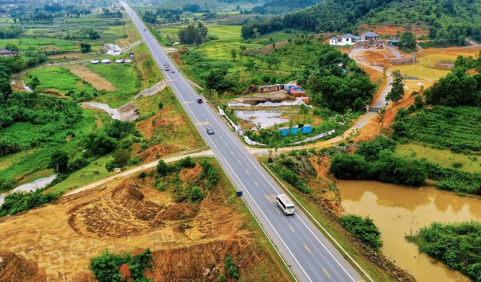 De xuat chi 8.000 ty dong mo rong duong Hoa Lac - Hoa Binh hinh anh