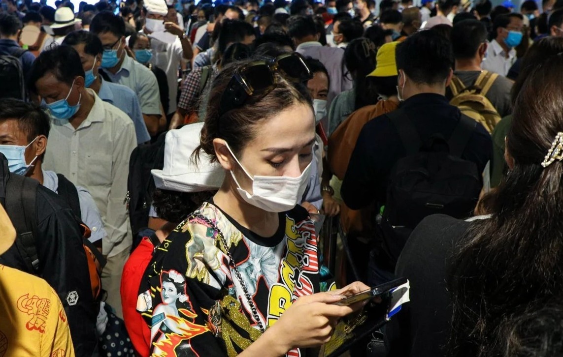 Luu luong hanh khach tai san bay Tan Son Nhat dang tang hinh anh