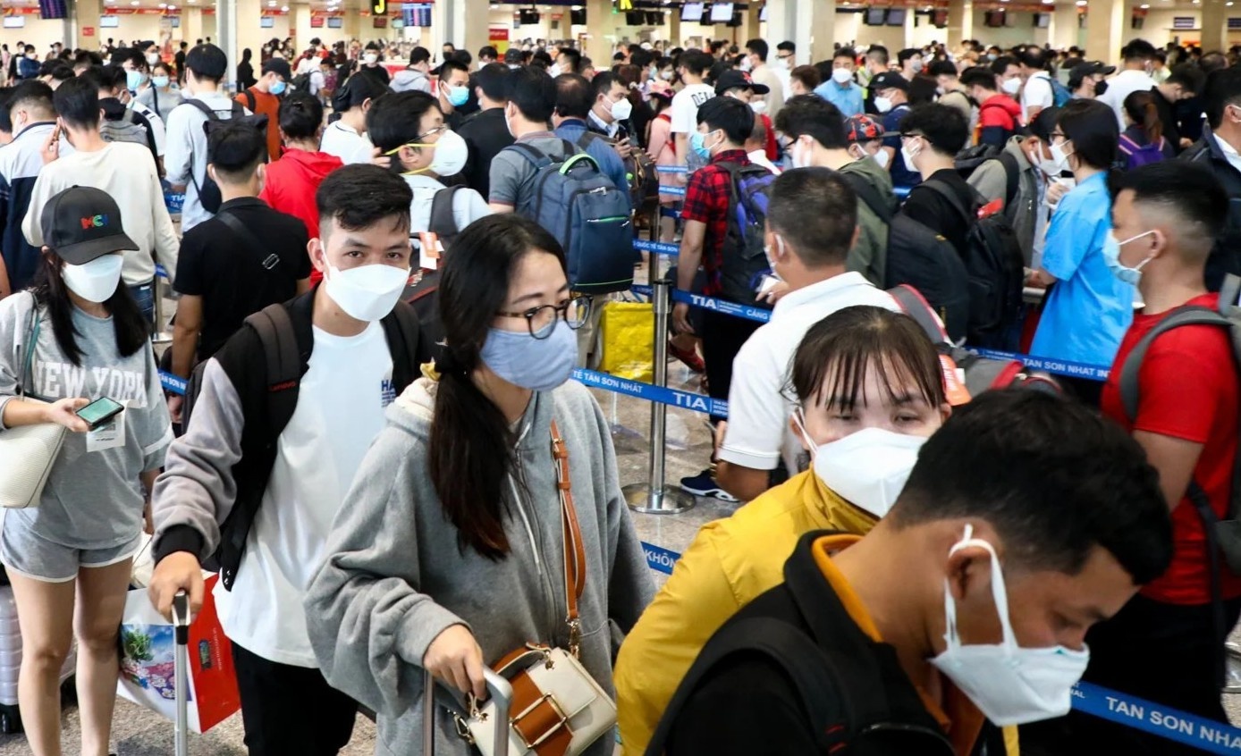 Giam chuyen bay gio cao diem tai Tan Son Nhat de tranh un tac hinh anh