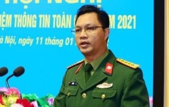 Dai ta Le Dung lam Tu lenh Tac chien khong gian mang hinh anh