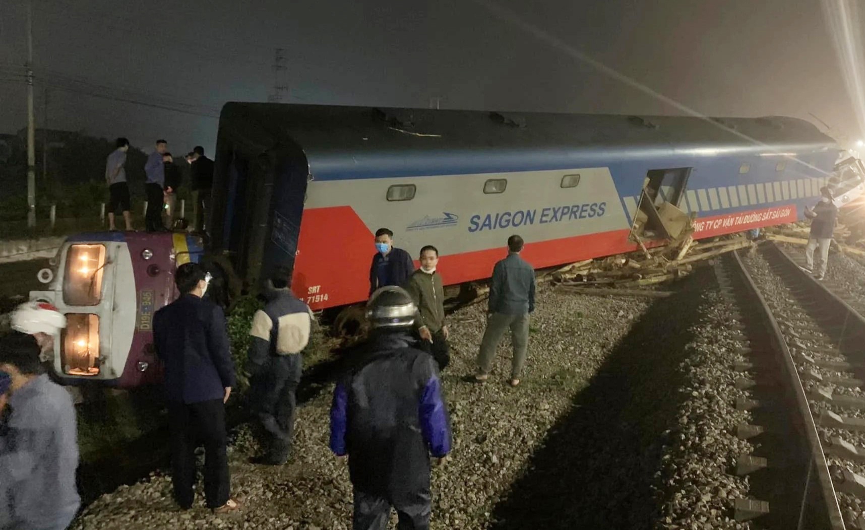 tau duong sat Bac - Nam tai nan anh 1