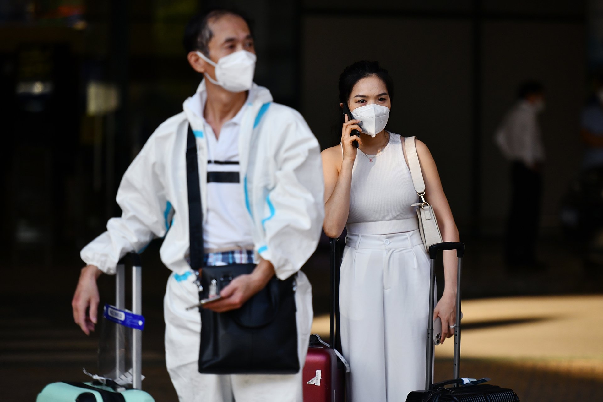 Hon 2.000 nguoi Viet ve nuoc bang hang bay nuoc ngoai hinh anh