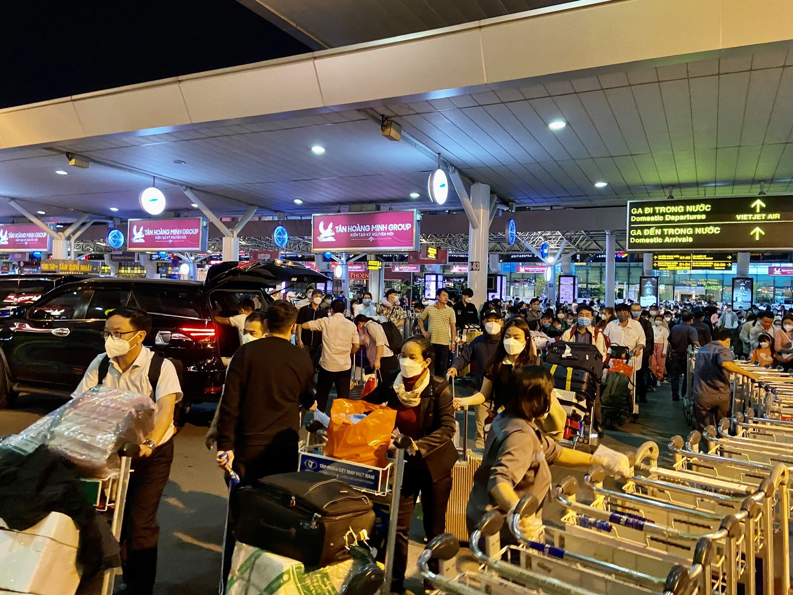 tang tan suat bay tai Tan Son Nhat anh 1