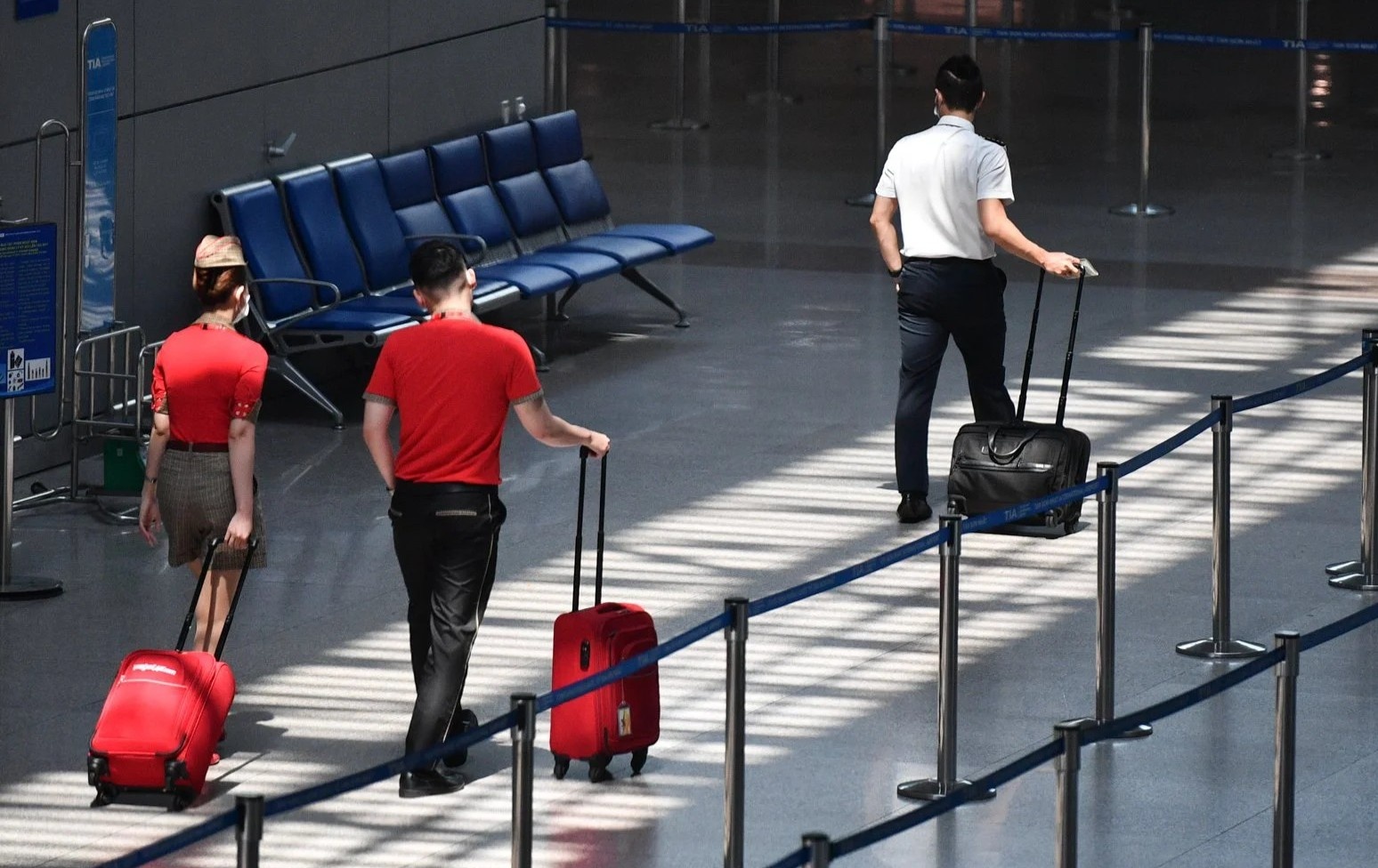 Hon 3.700 khach den ga quoc te Noi Bai, Tan Son Nhat ngay 15/2 hinh anh