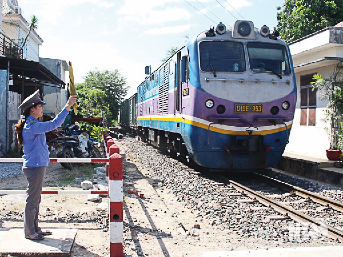 tai co cau duong sat anh 2