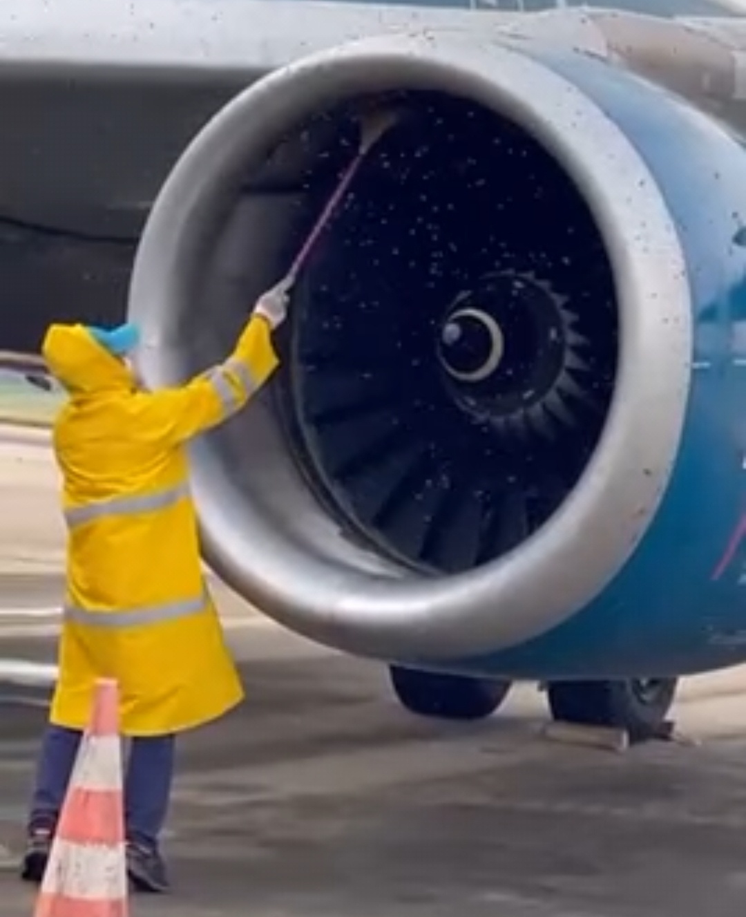 dan ong trong dong co may bay anh 1