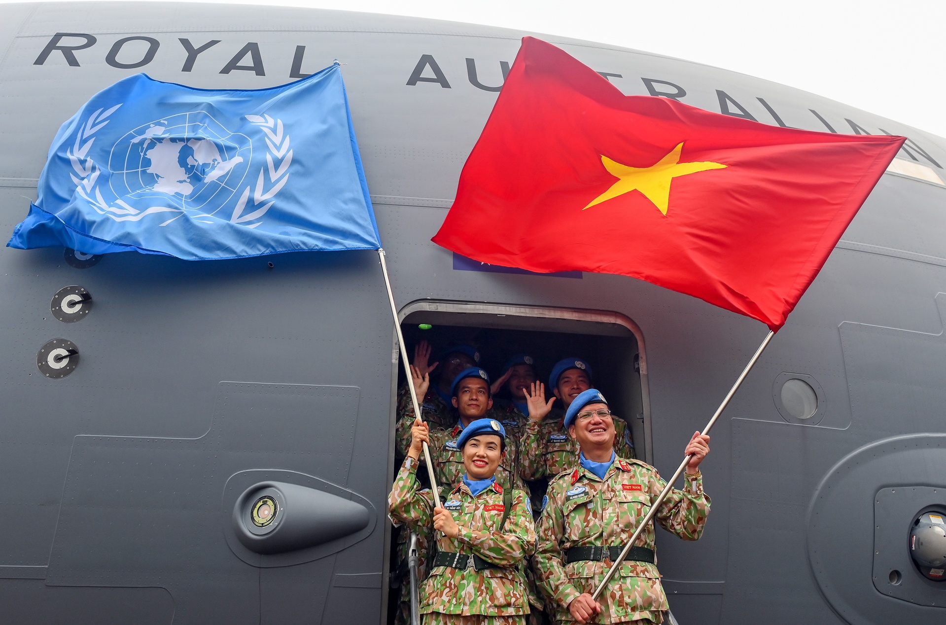 doi cong binh gin giu hoa binh anh 8