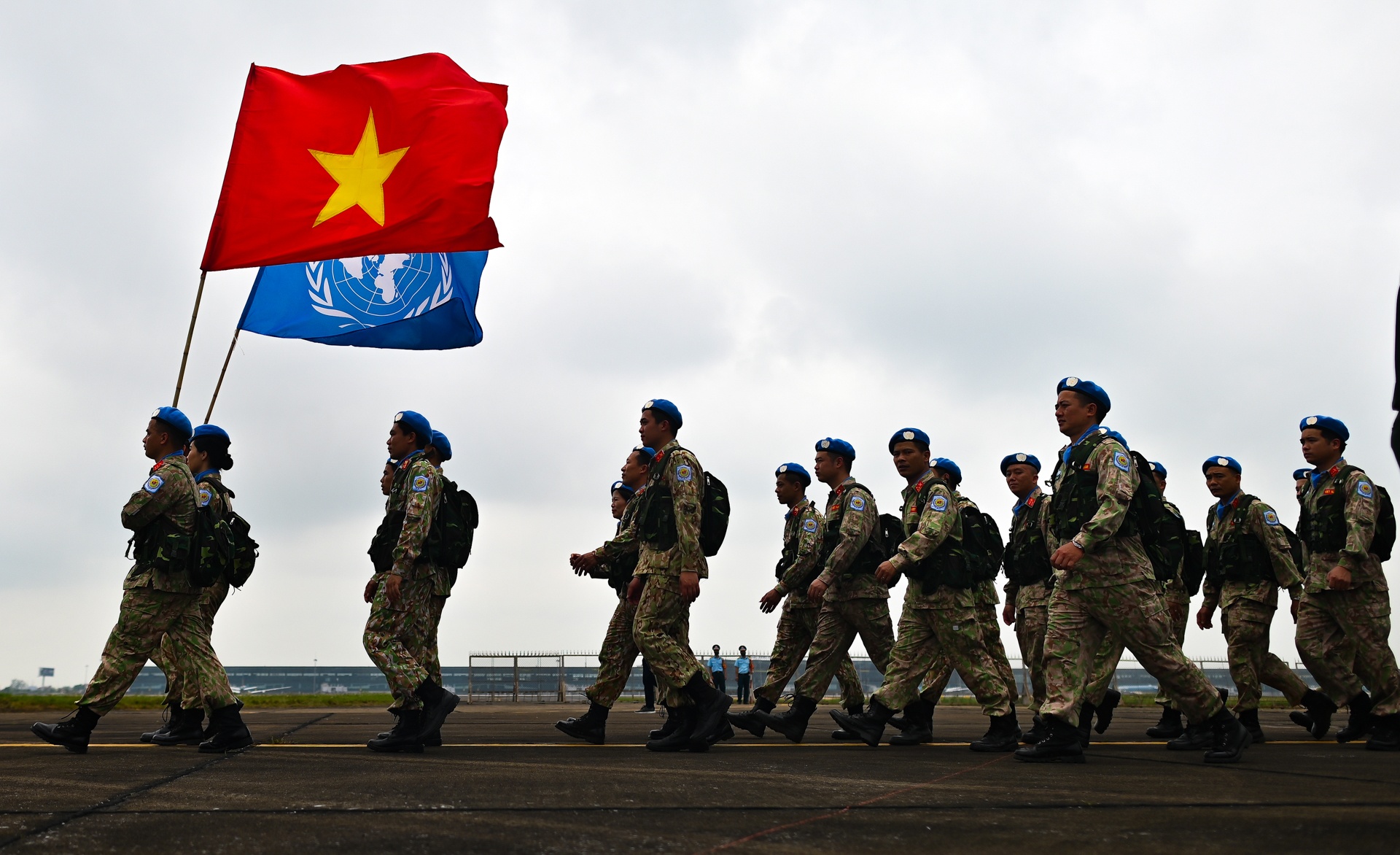 doi cong binh gin giu hoa binh anh 9