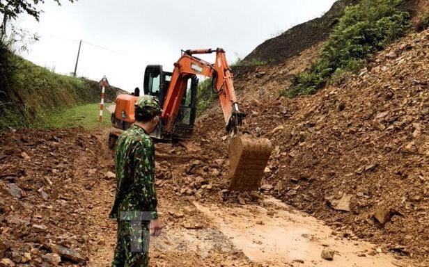 Khac phuc sat lo duong tuan tra bien gioi o Lang Son hinh anh