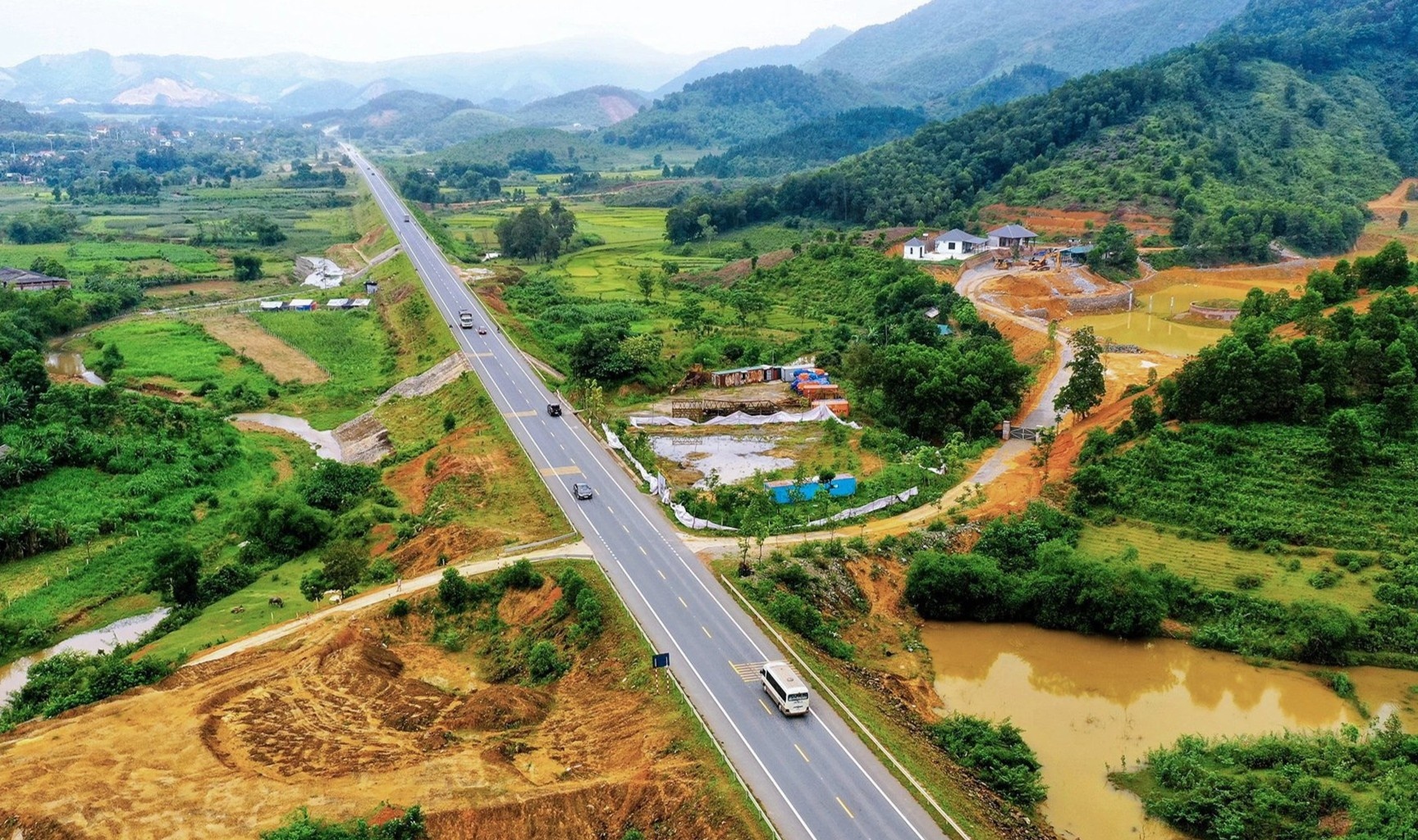 Cam mot phan duong Hoa Lac - Hoa Binh phuc vu dua xe dap SEA Games 31 hinh anh