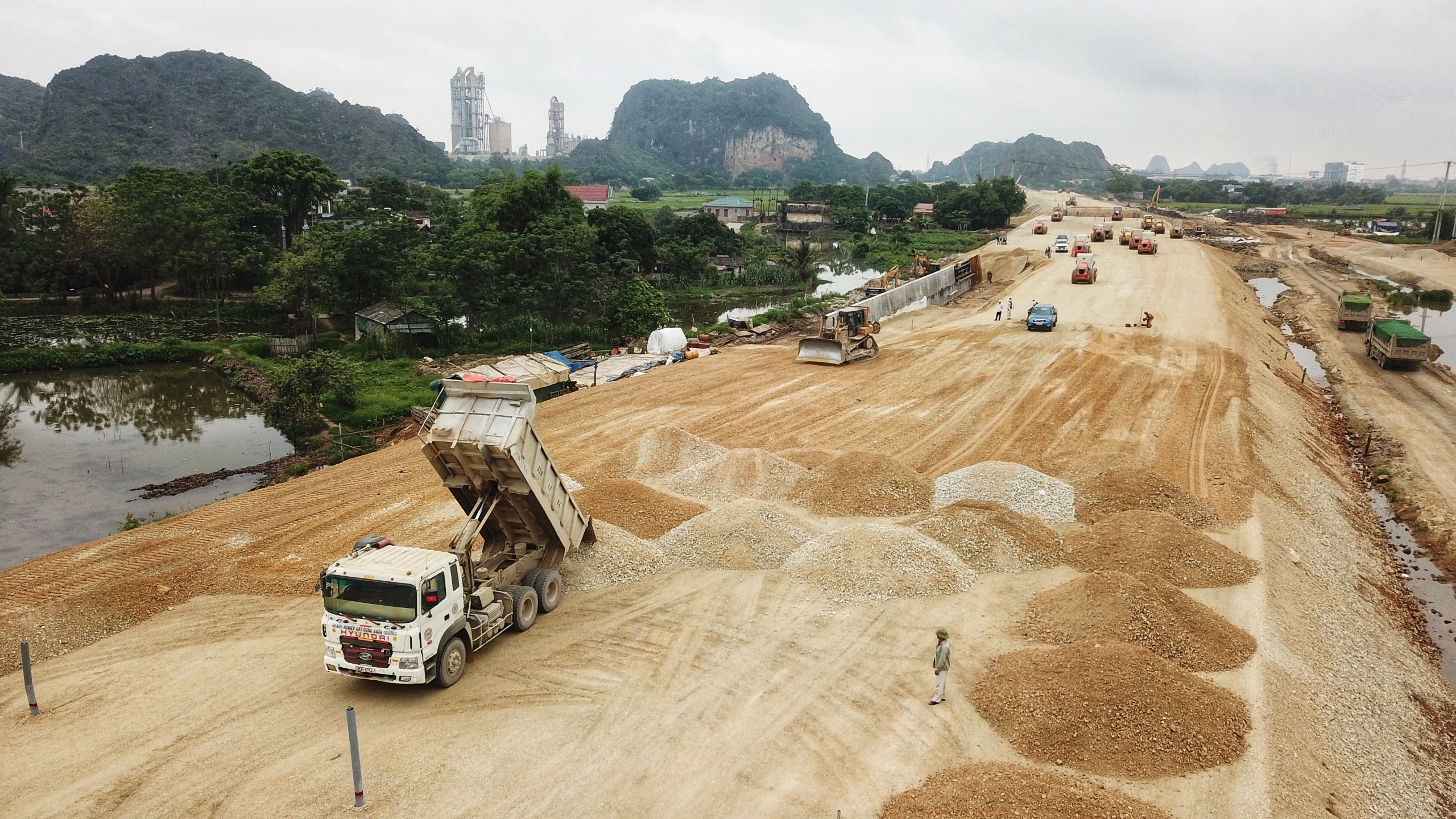 Bo truong GTVT tra loi chat van anh 2