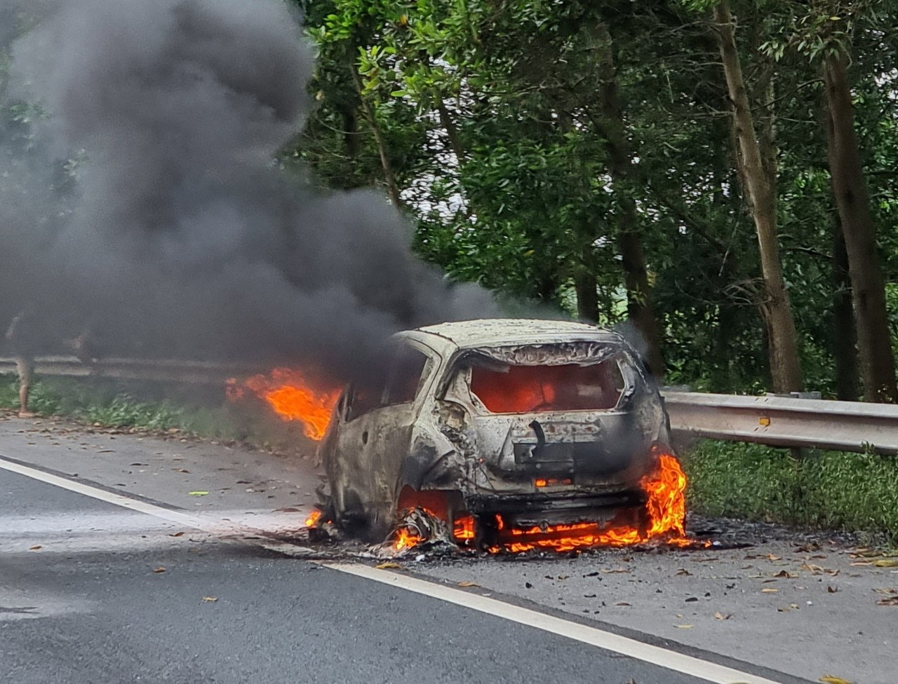 chay oto tren cao toc anh 2