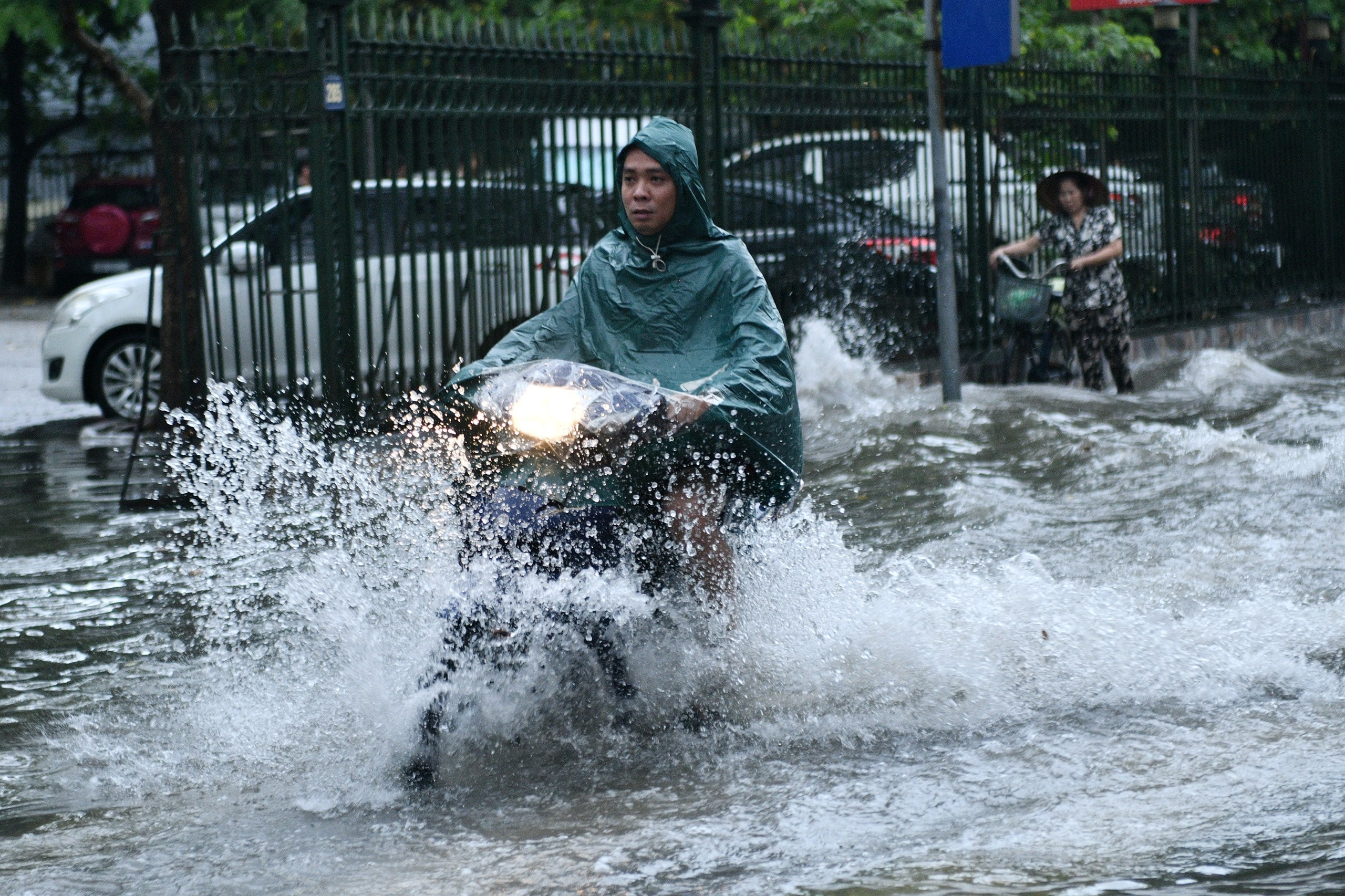 ngap lut o ha noi anh 10