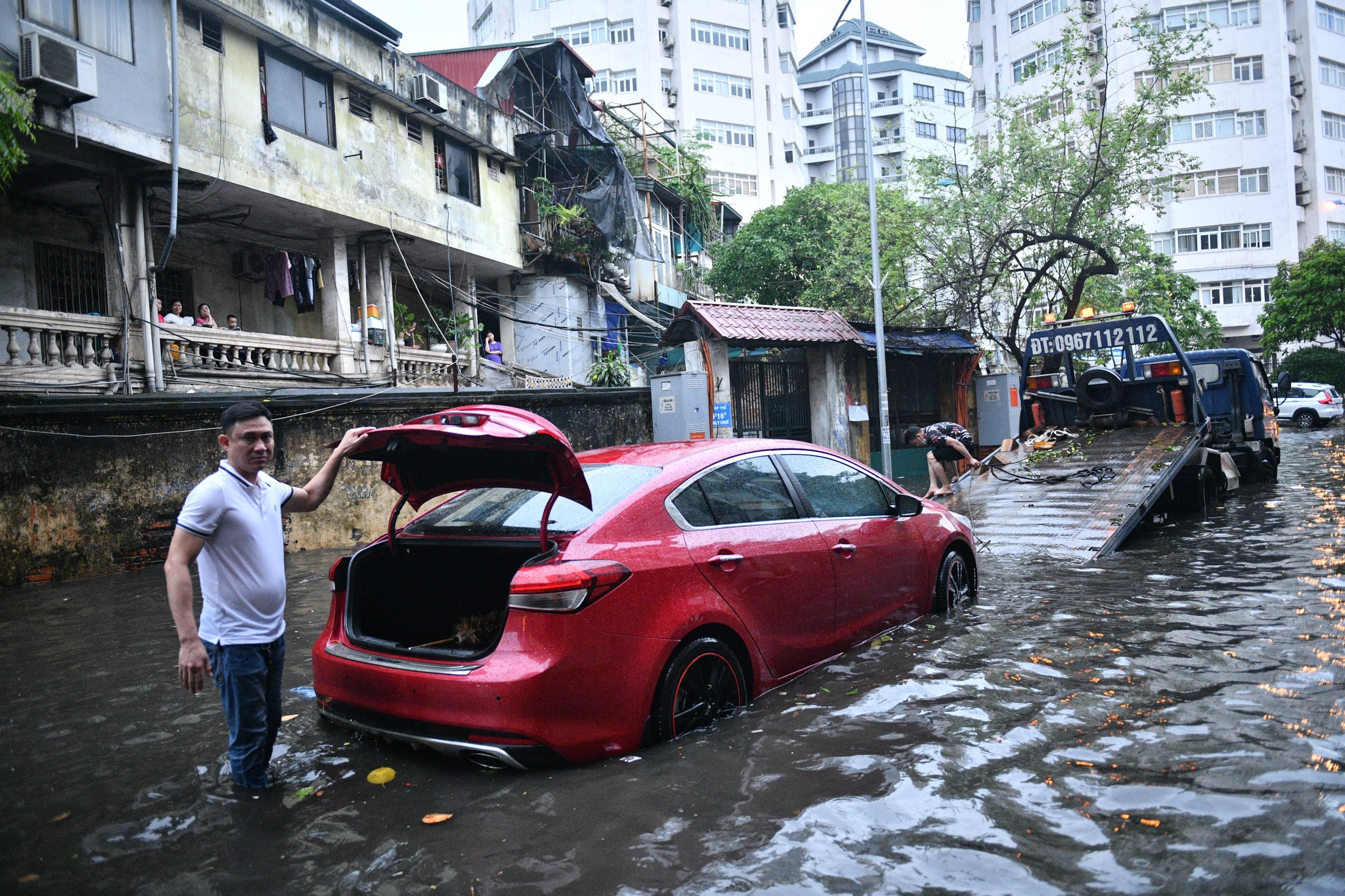 ngap lut o ha noi anh 16