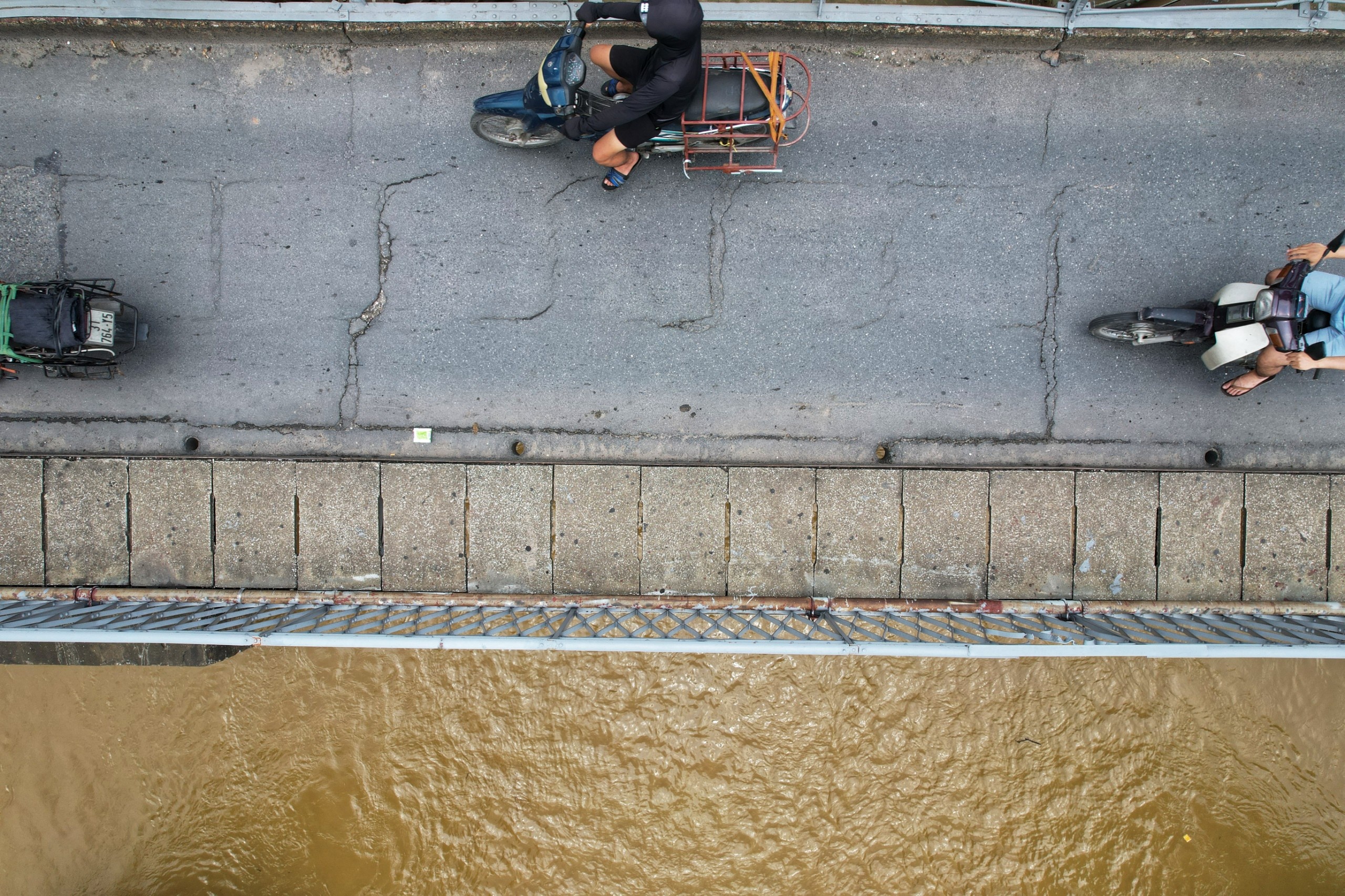 cau Long Bien bi thung anh 7