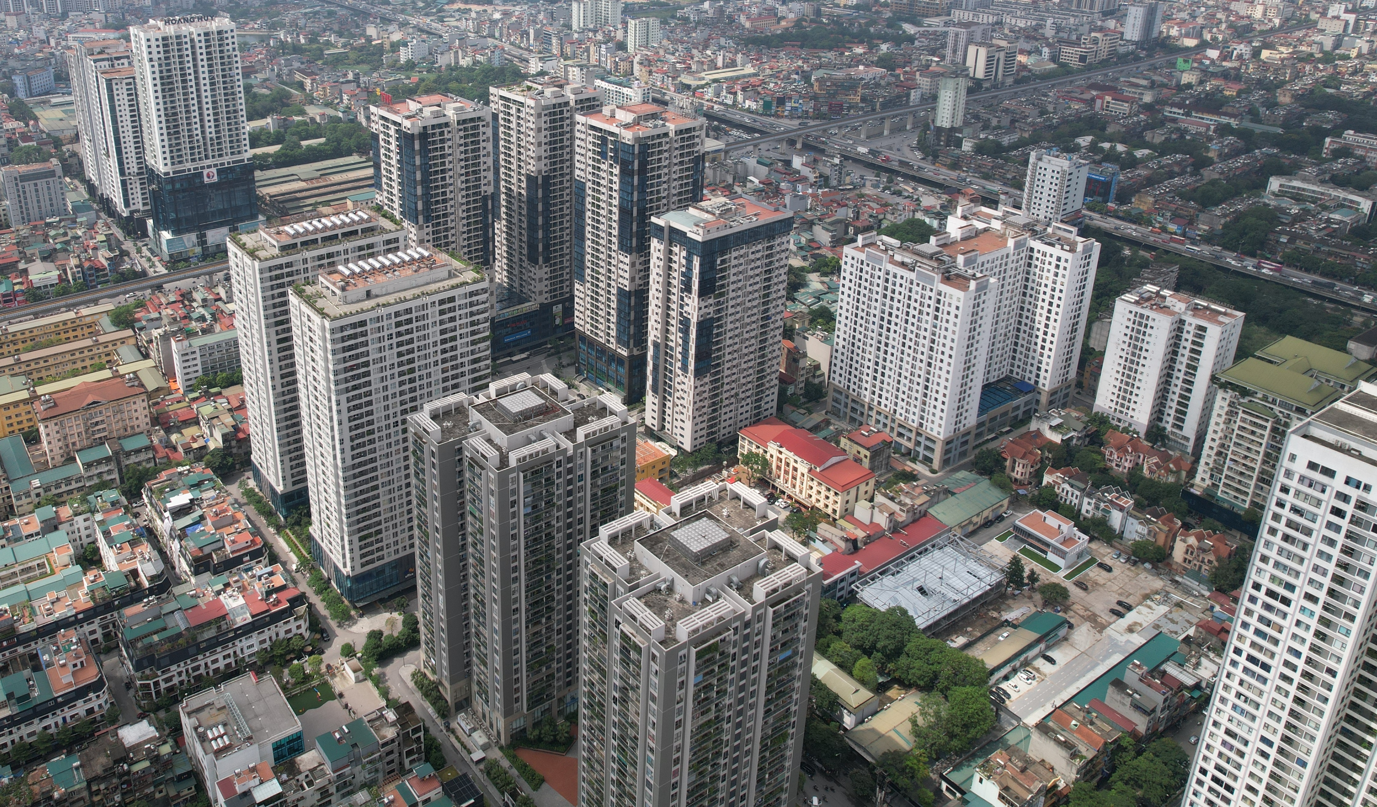 Ha Noi nhu 'co the bi tac mach mau' vi chung cu day dac hinh anh