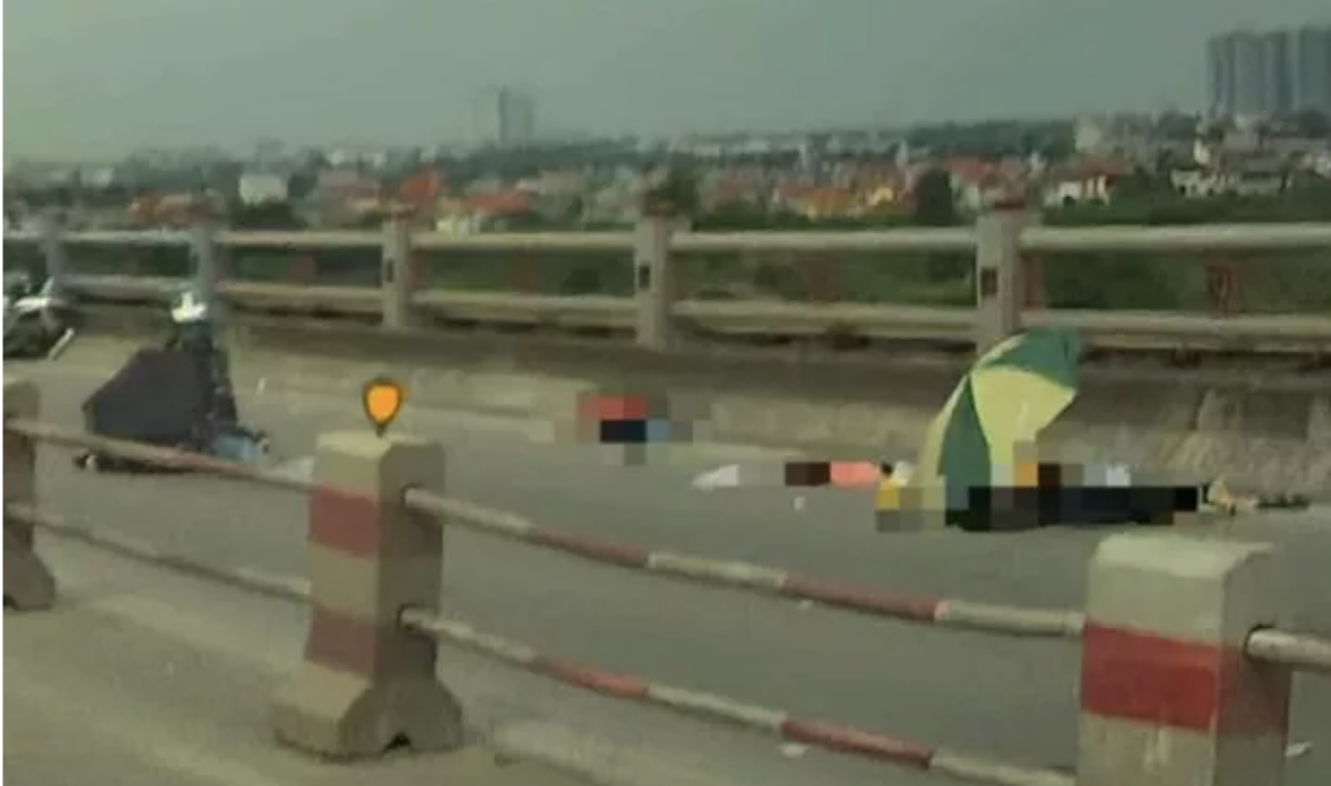 Xe may tong vao thanh cau Thanh Tri, nam thanh nien tu vong tai cho hinh anh